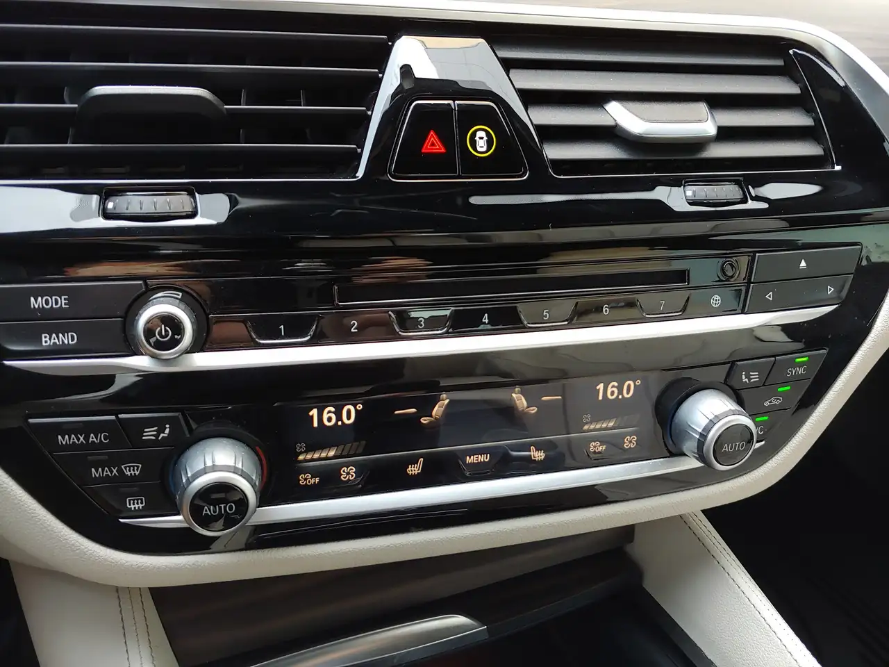 BMW 5 Series снимка BMW 5 Series