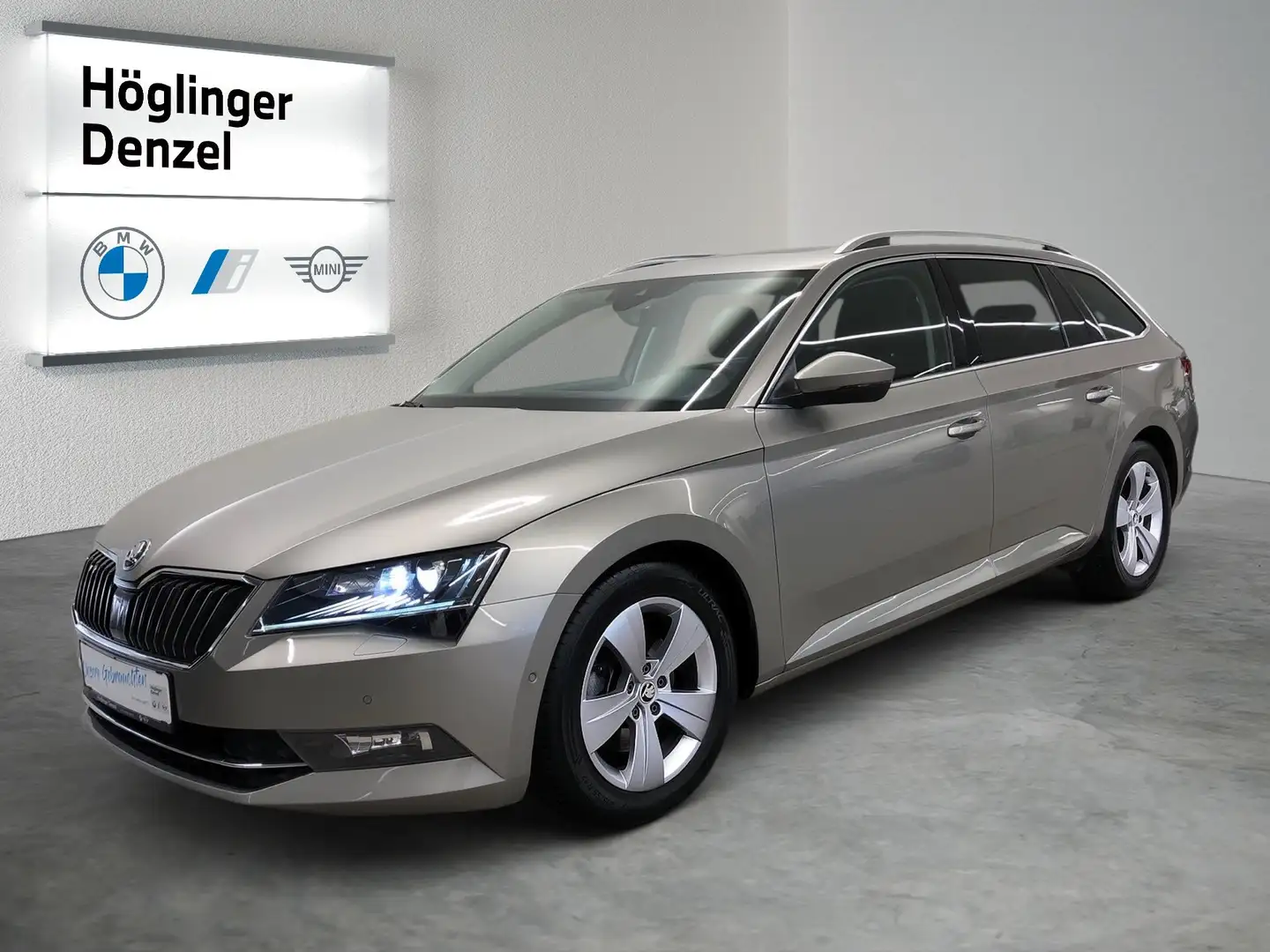 Skoda Superb Kombi 2,0 TDI Style DSG Beige - 2