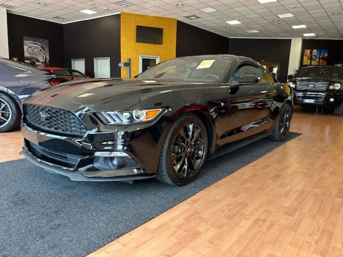 Ford Mustang Fastback 2.3 EcoBoost Autom. Noir - 2