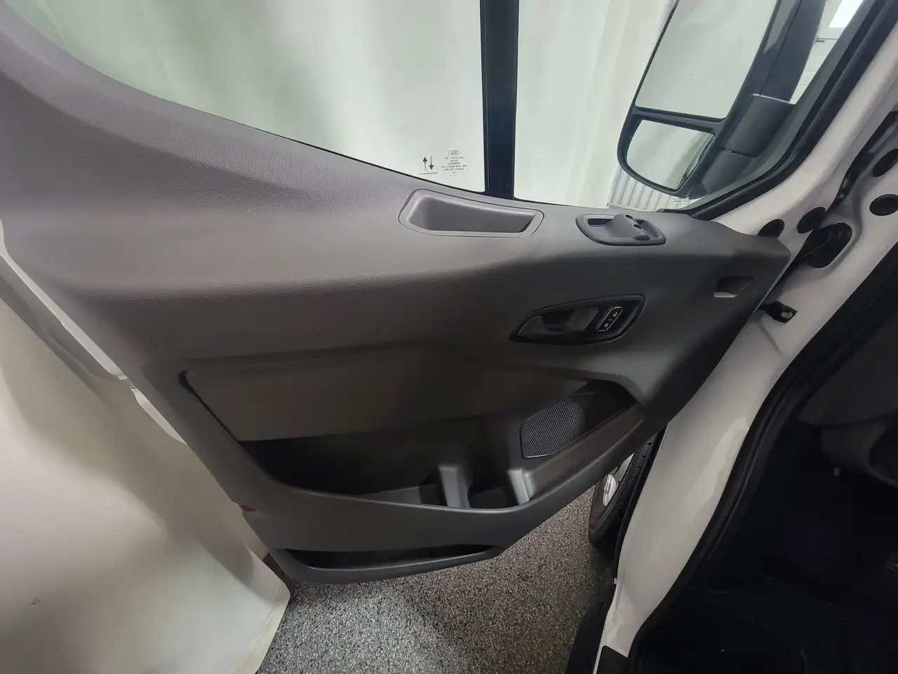 Ford Transit Cargo Van снимка Ford Transit Cargo Van