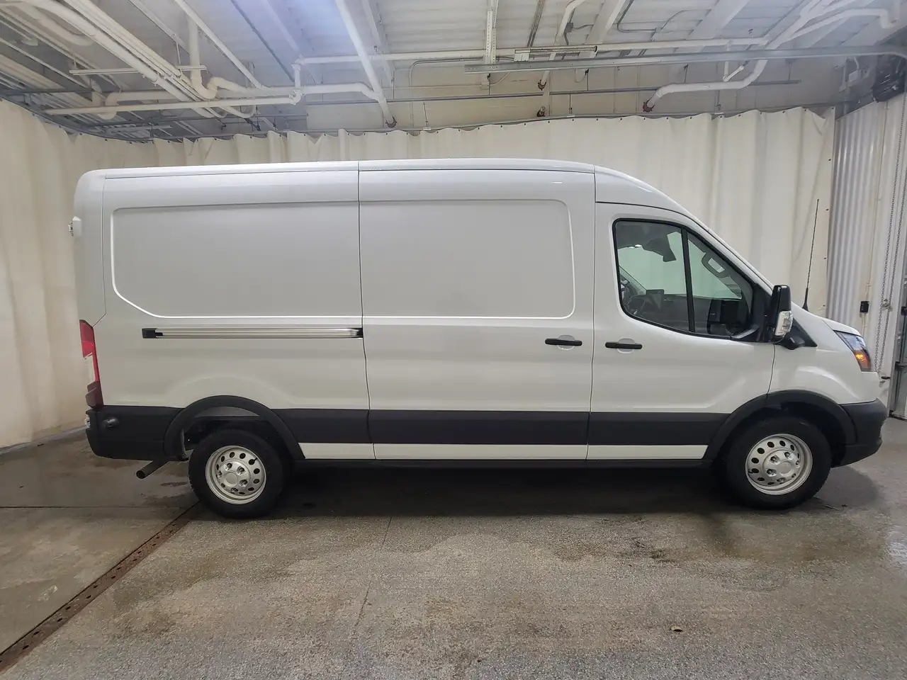 Ford Transit Cargo Van снимка Ford Transit Cargo Van