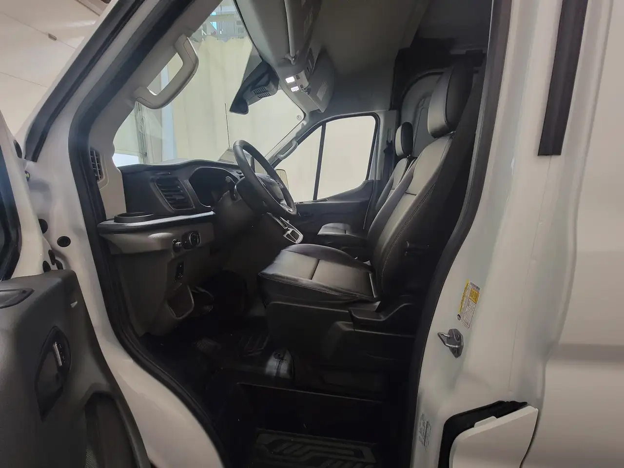 Ford Transit Cargo Van снимка Ford Transit Cargo Van