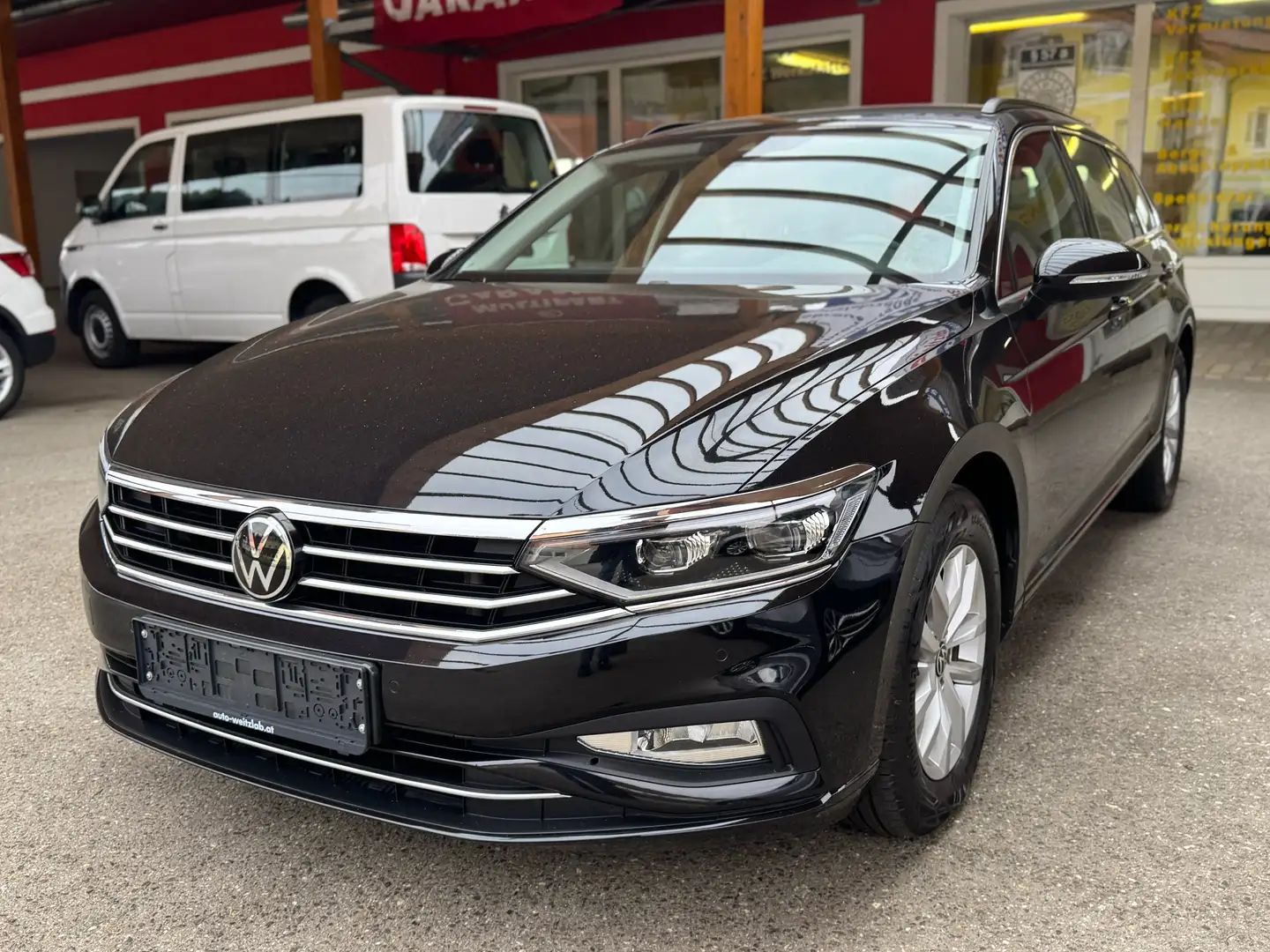 Volkswagen Passat Variant Business 2,0 SCR TDI DSG LED Navi ACC Schwarz - 1