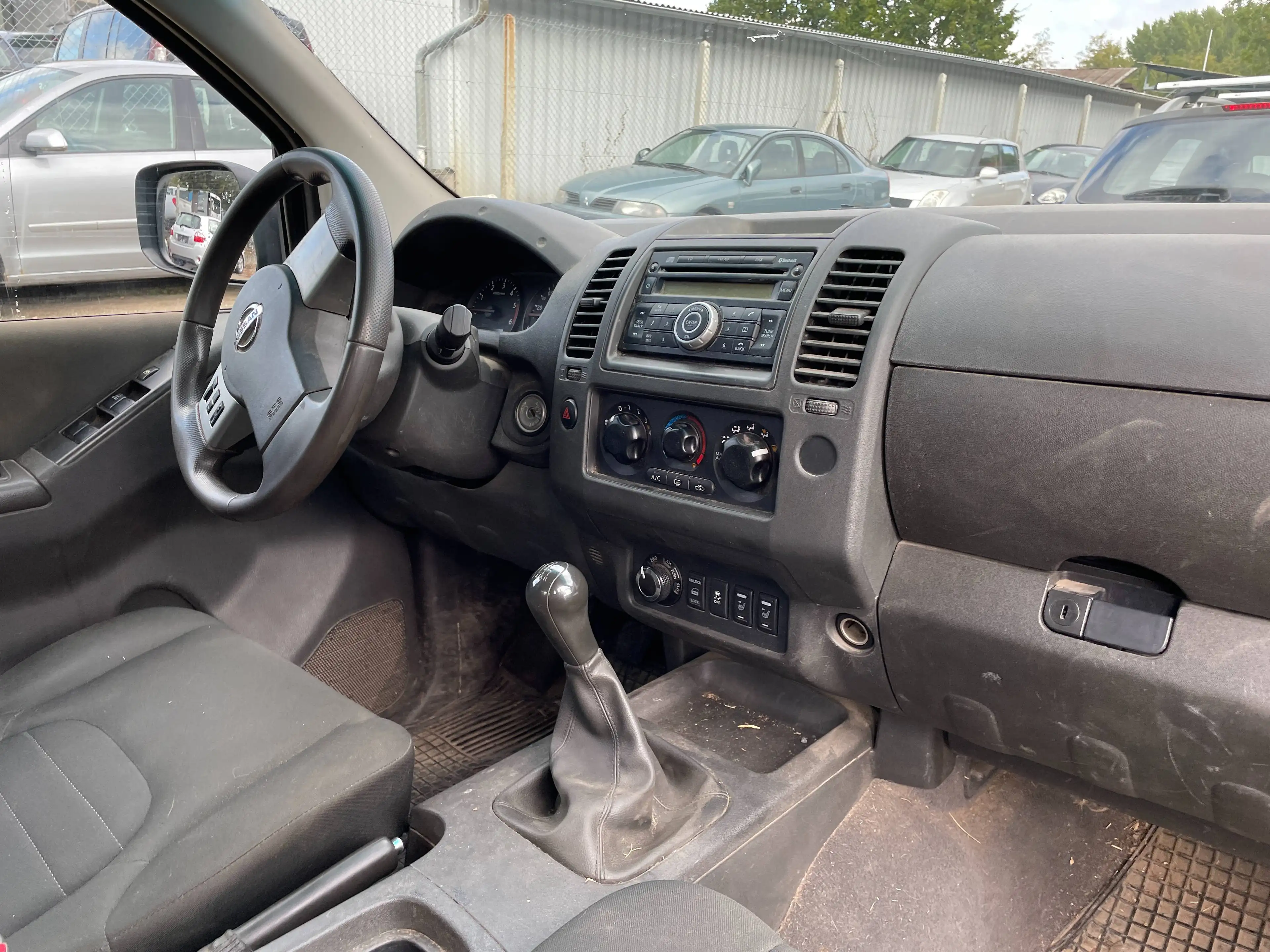 Nissan Navara KingCab Business 4X4 — photo 14
