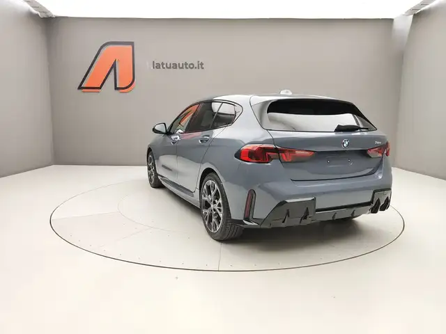 BMW 1 Series view 5