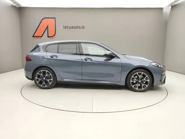 BMW 1 Series view 8