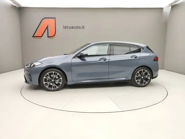 BMW 1 Series view 4