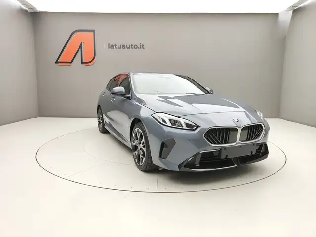 BMW 1 Series view 3