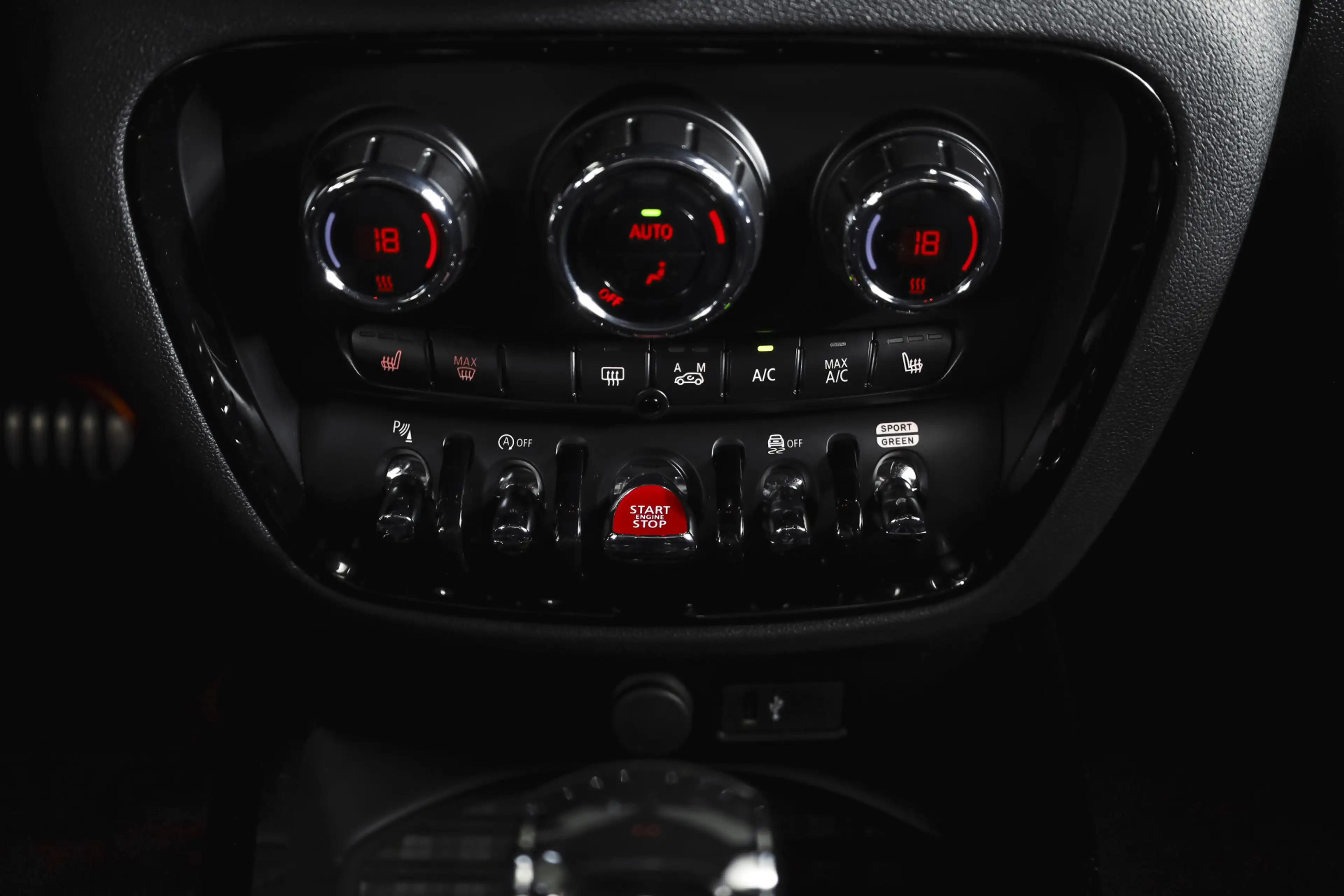 MINI John Cooper Works Clubman 2.0 JCW ALL4 Chili | S/K-Panodak | Adapt. Cruise | — photo 30