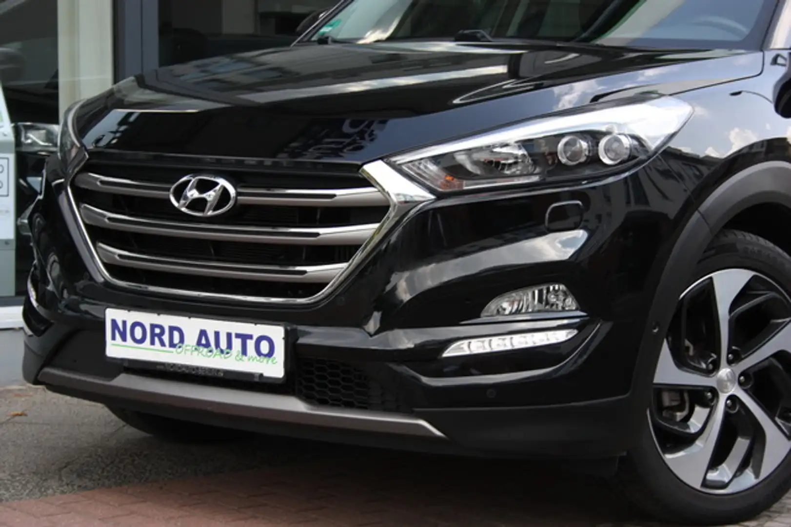 Hyundai TUCSON Tucson 1.6TGDi PREMIUM 4x4 Autom Leder/Navi/Pano Schwarz - 2