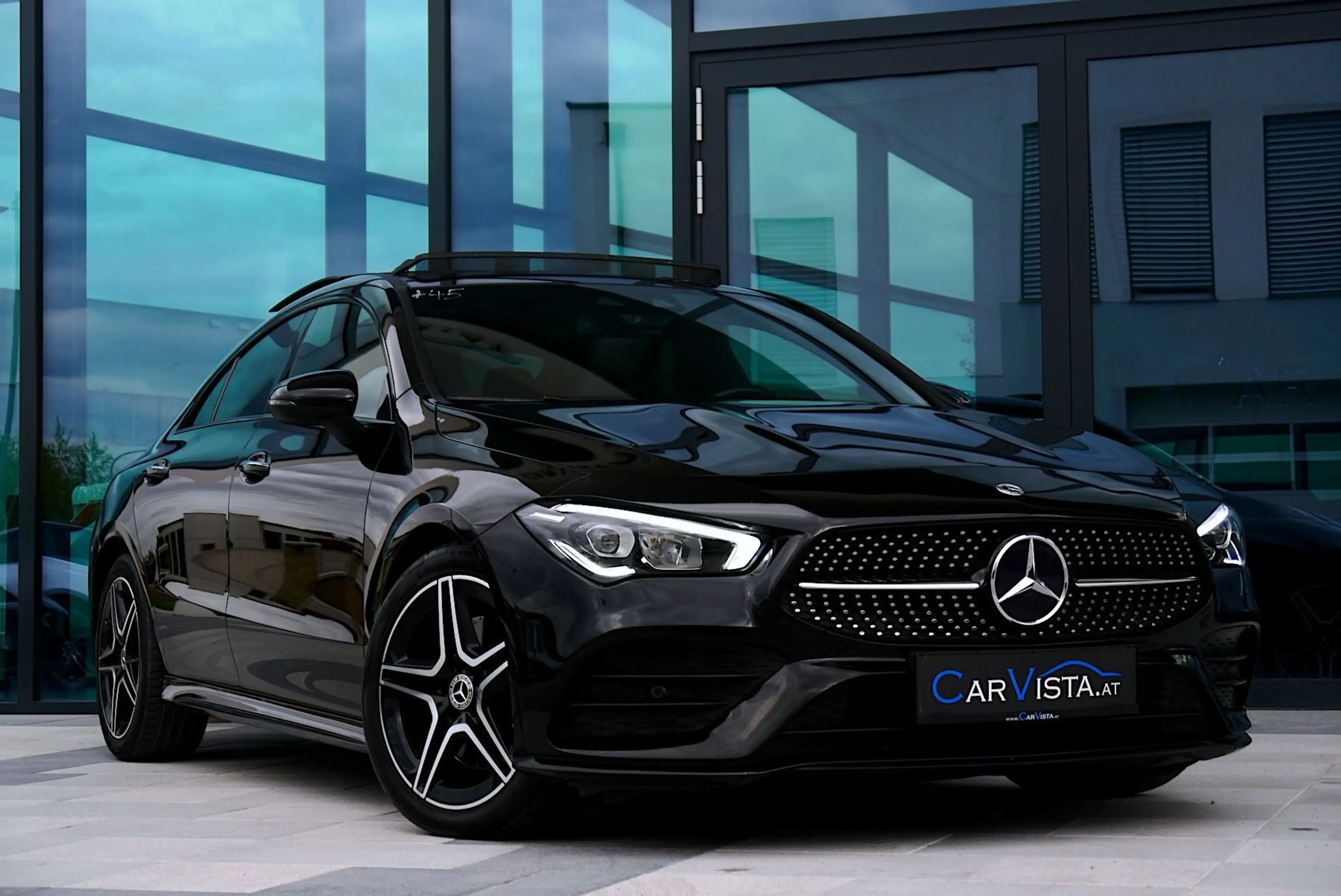 Mercedes-Benz CLA 220 d AMG Line Aut. *Panorama-Schiebedach & AMG Line* — photo 4