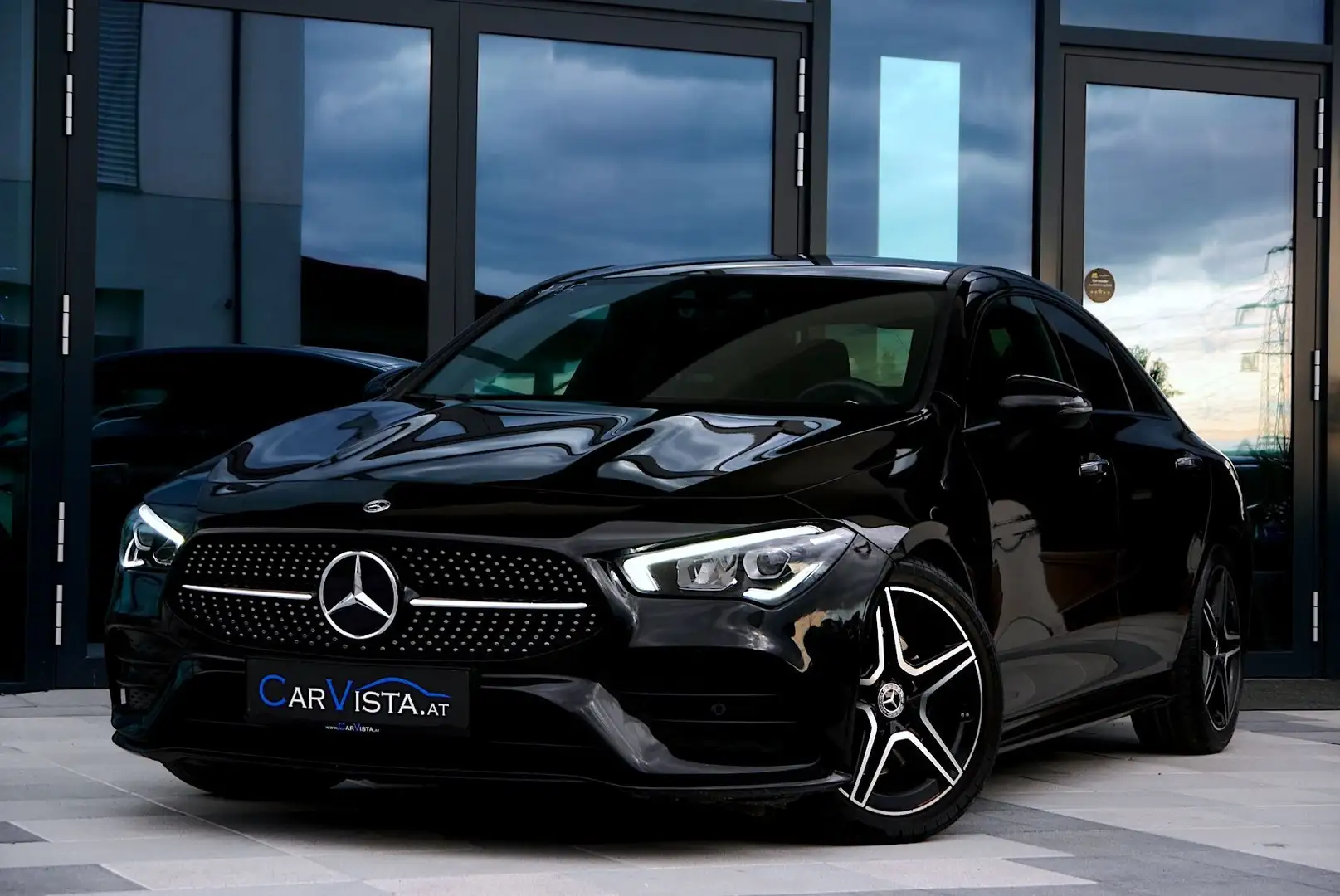 Mercedes-Benz CLA 220 d AMG Line Aut. *Panorama-Schiebedach & AMG Line* Schwarz - 2