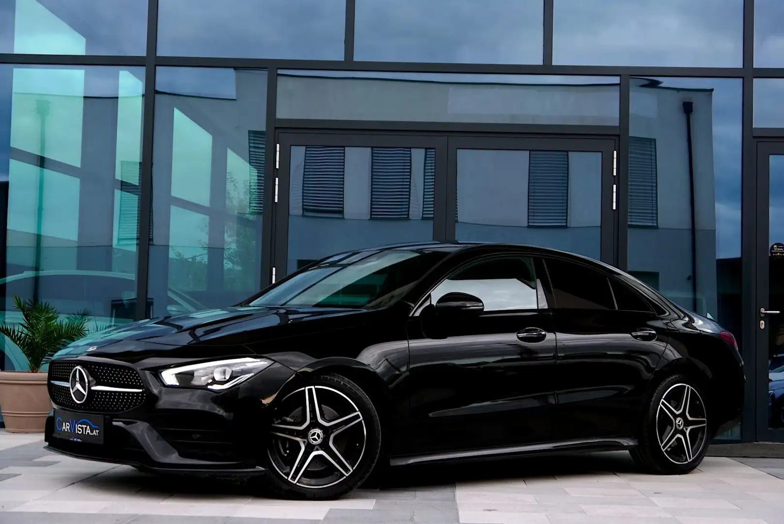 Mercedes-Benz CLA 220 d AMG Line Aut. *Panorama-Schiebedach & AMG Line* Schwarz - 1