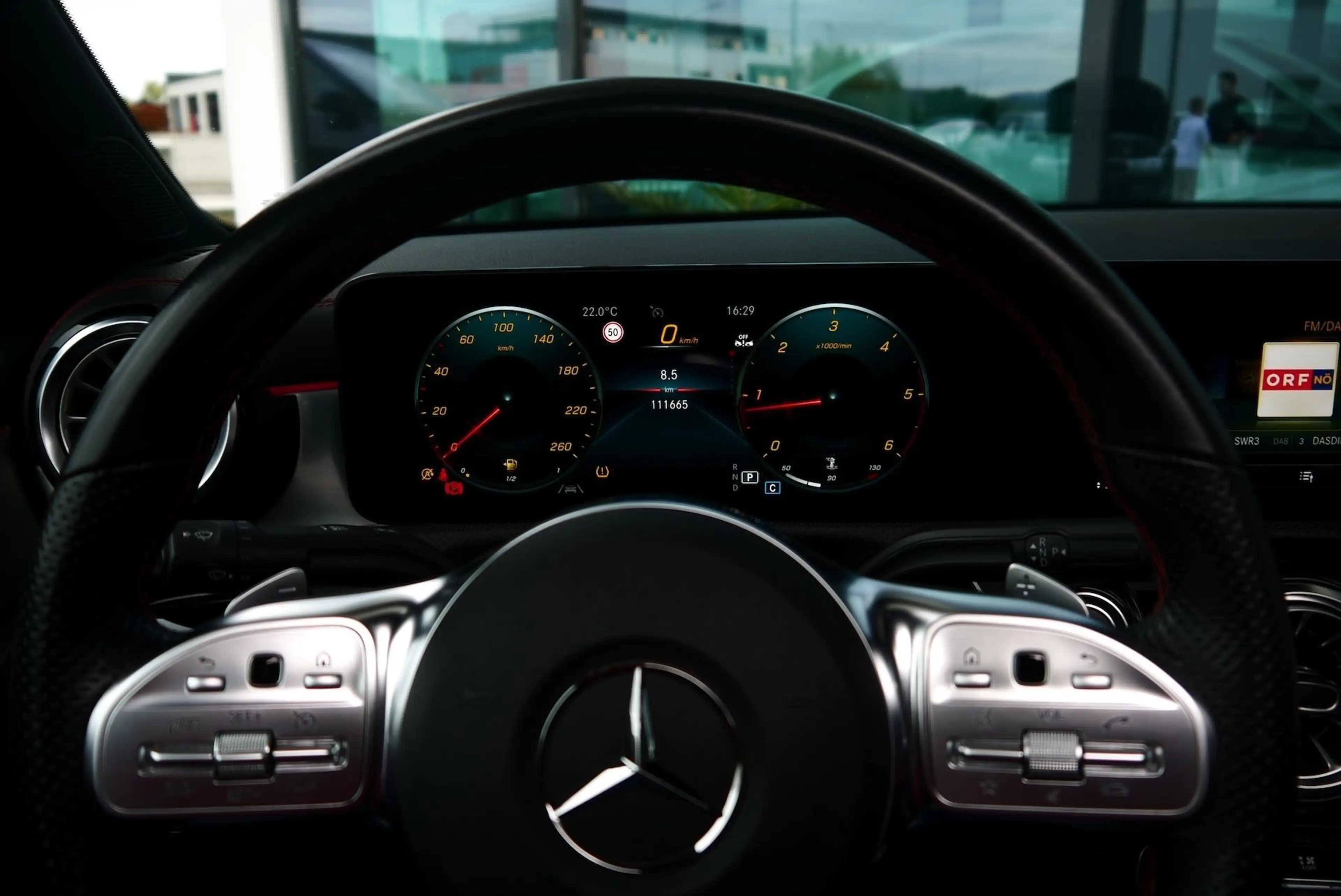 Mercedes-Benz CLA 220 d AMG Line Aut. *Panorama-Schiebedach & AMG Line* — photo 13
