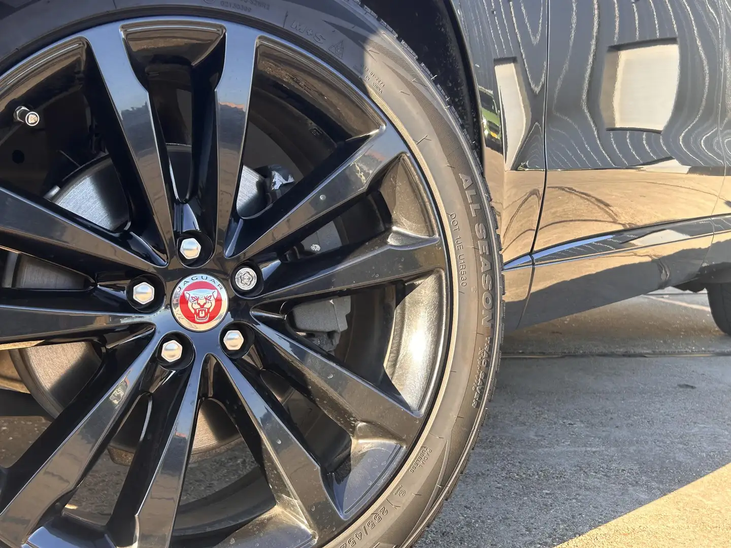 Jaguar F-Pace R-Sport | GRIJS KENTEKEN | Vol opties! | PANO | LE Grijs - 2