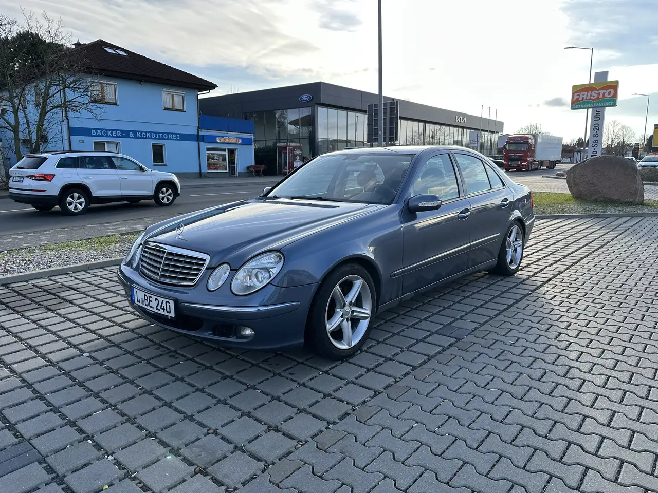 Mercedes-Benz E 240