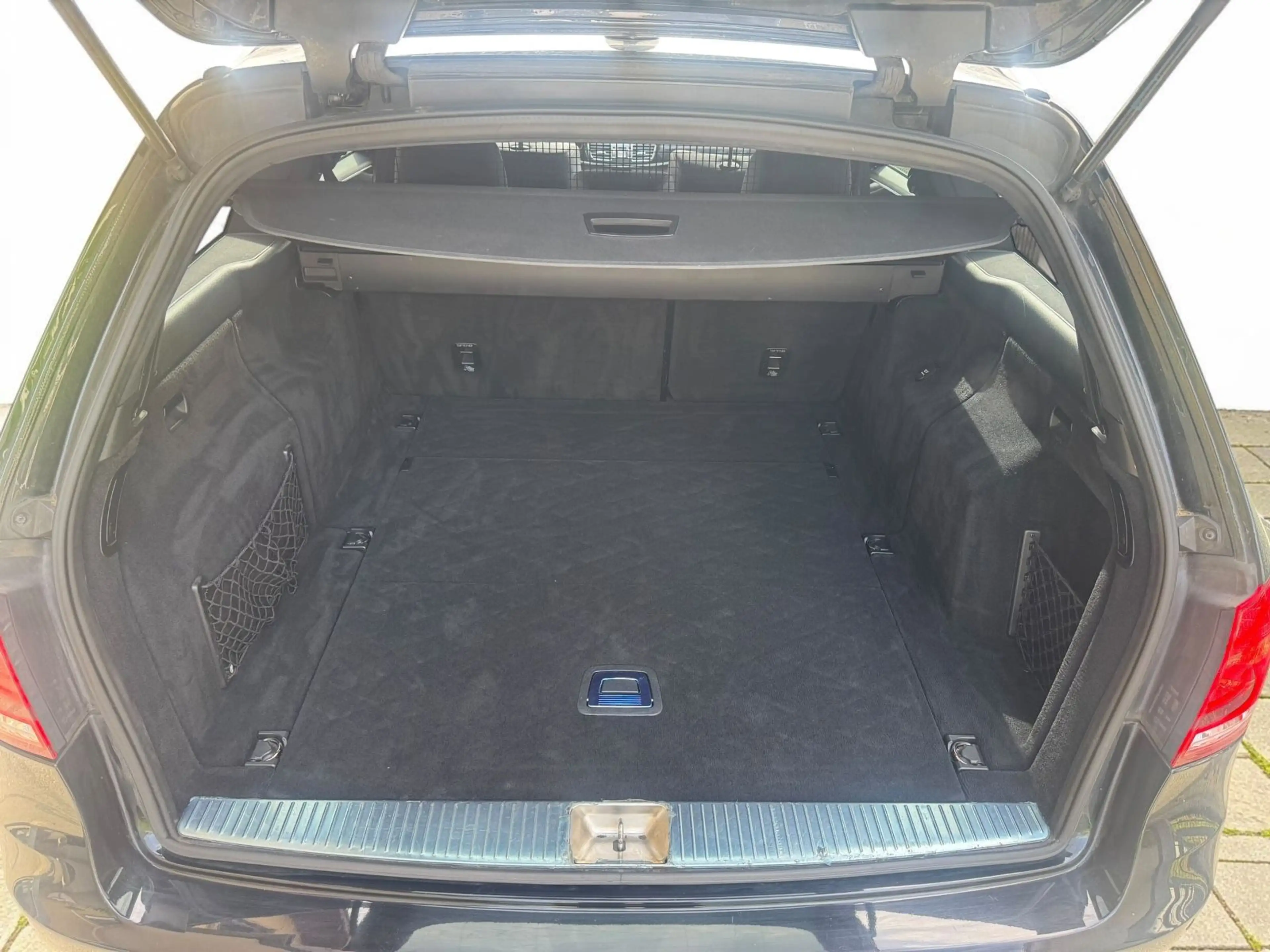 Mercedes-Benz E 250 T-Modell BlueTec |LEDER|2.HAND|EUR6 — photo 6