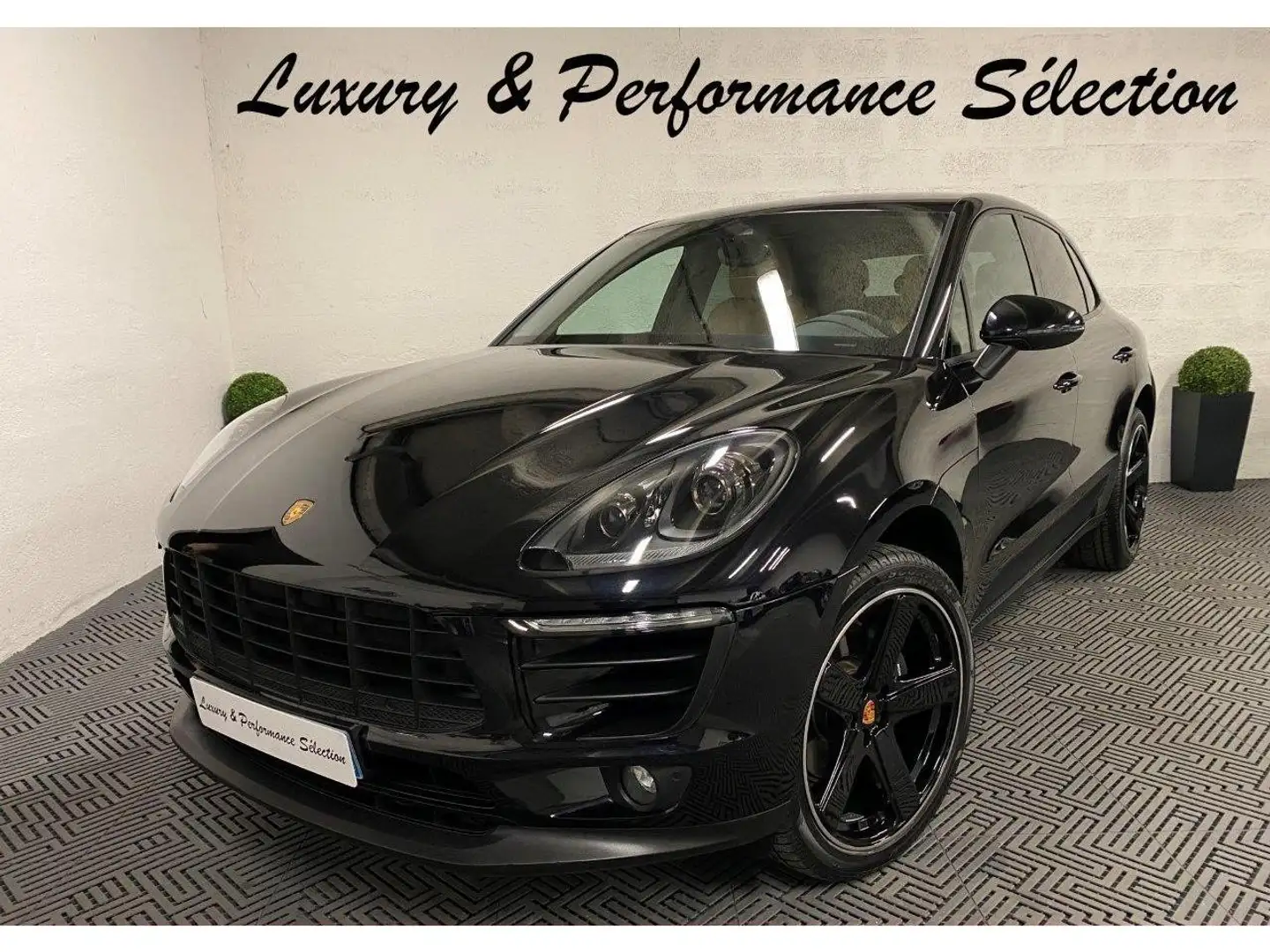 Porsche Macan Porsche Macan 2.0 252ch PDK - Français - Seulement 71500km - Magnifique configuration Noir - 1