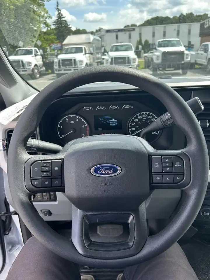 Ford F-600 Super Duty снимка Ford F-600 Super Duty