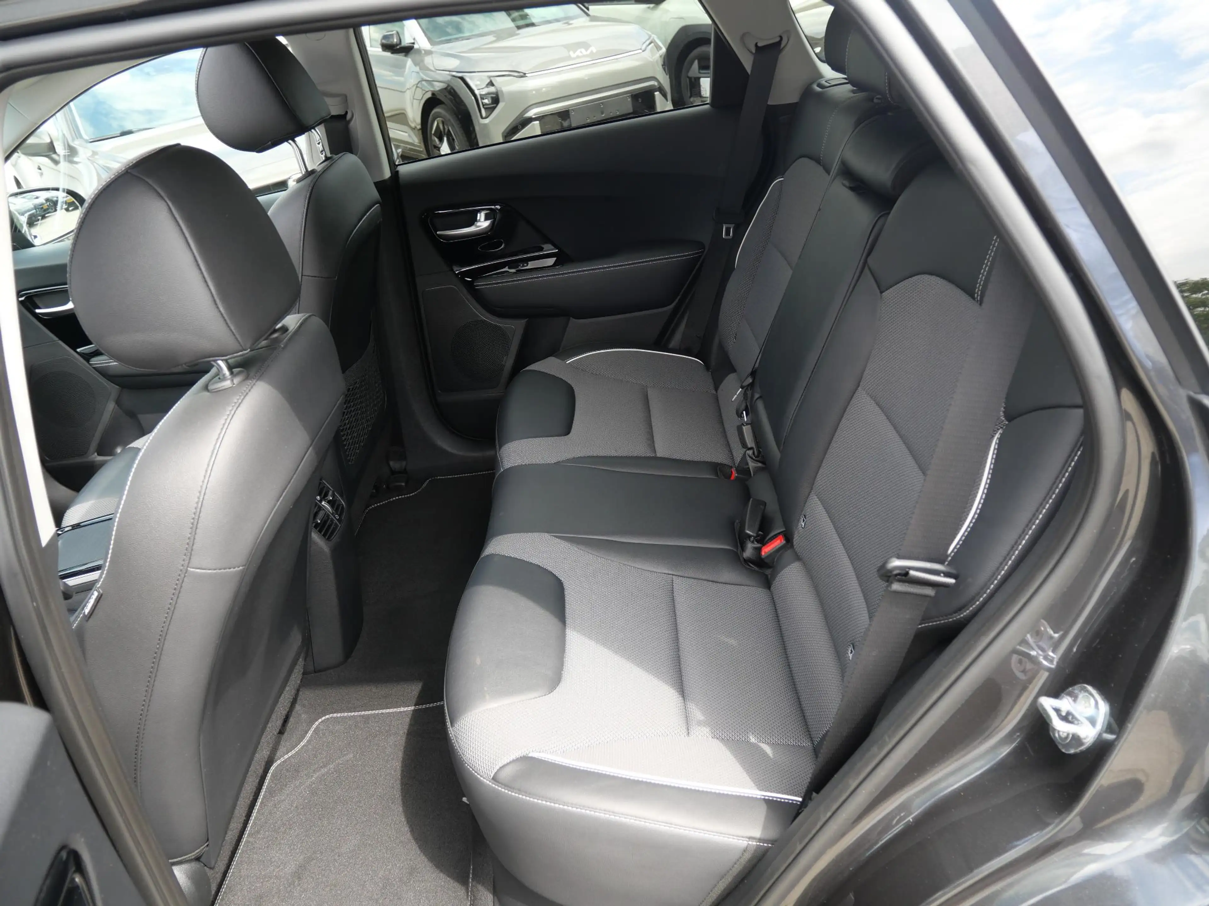 Kia e-Niro DynamicPlusLine 64 kWh | Cruise | Keyless | Navi | — photo 10