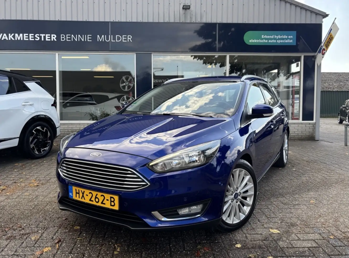 Ford Focus Wagon 1.0 Titanium NAVI / PDC / TREKHAAK / NWE. D- Blauw - 1