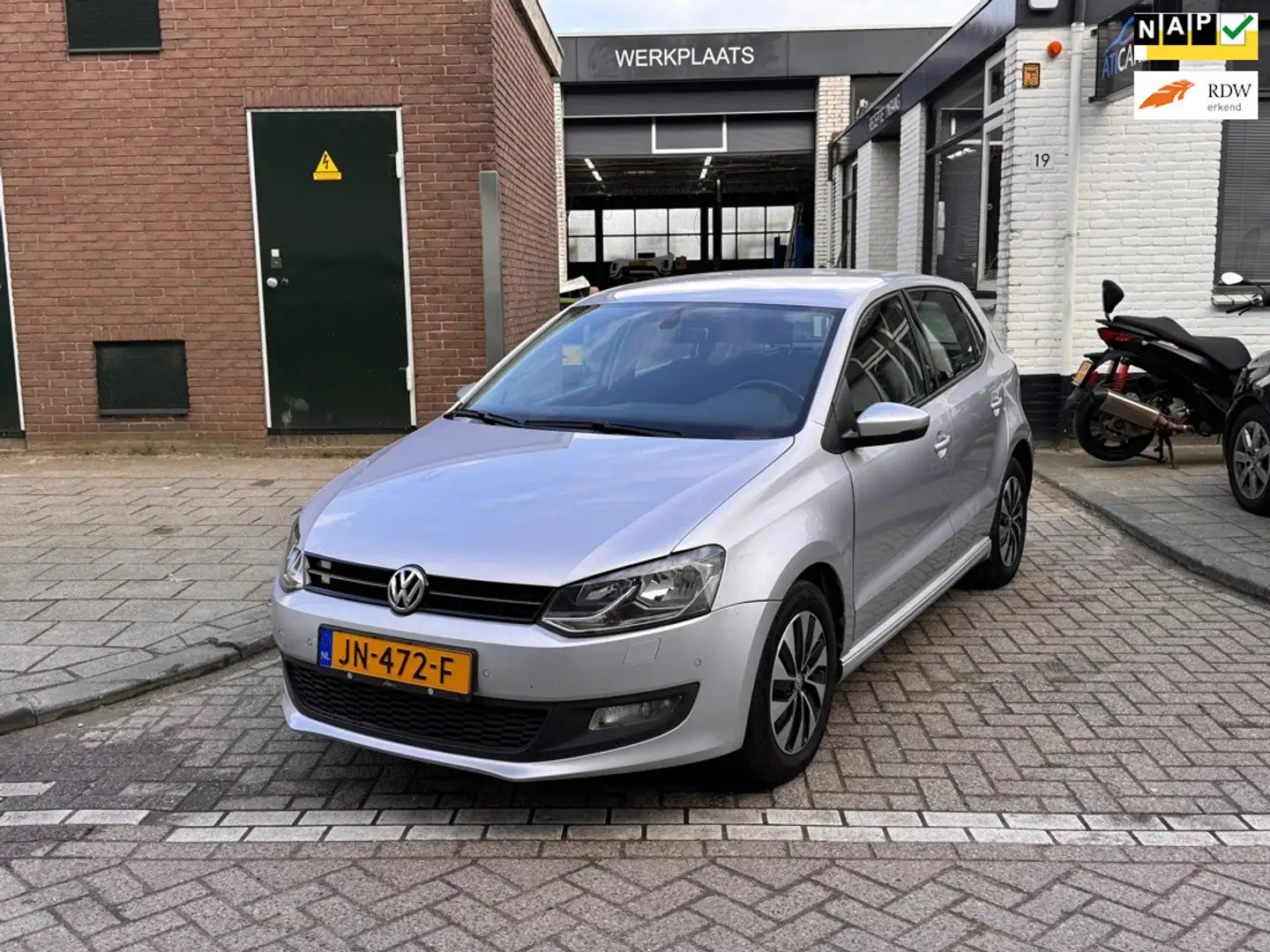 Volkswagen Polo 1.0 BlueMotion Connected Series Grijs - 1