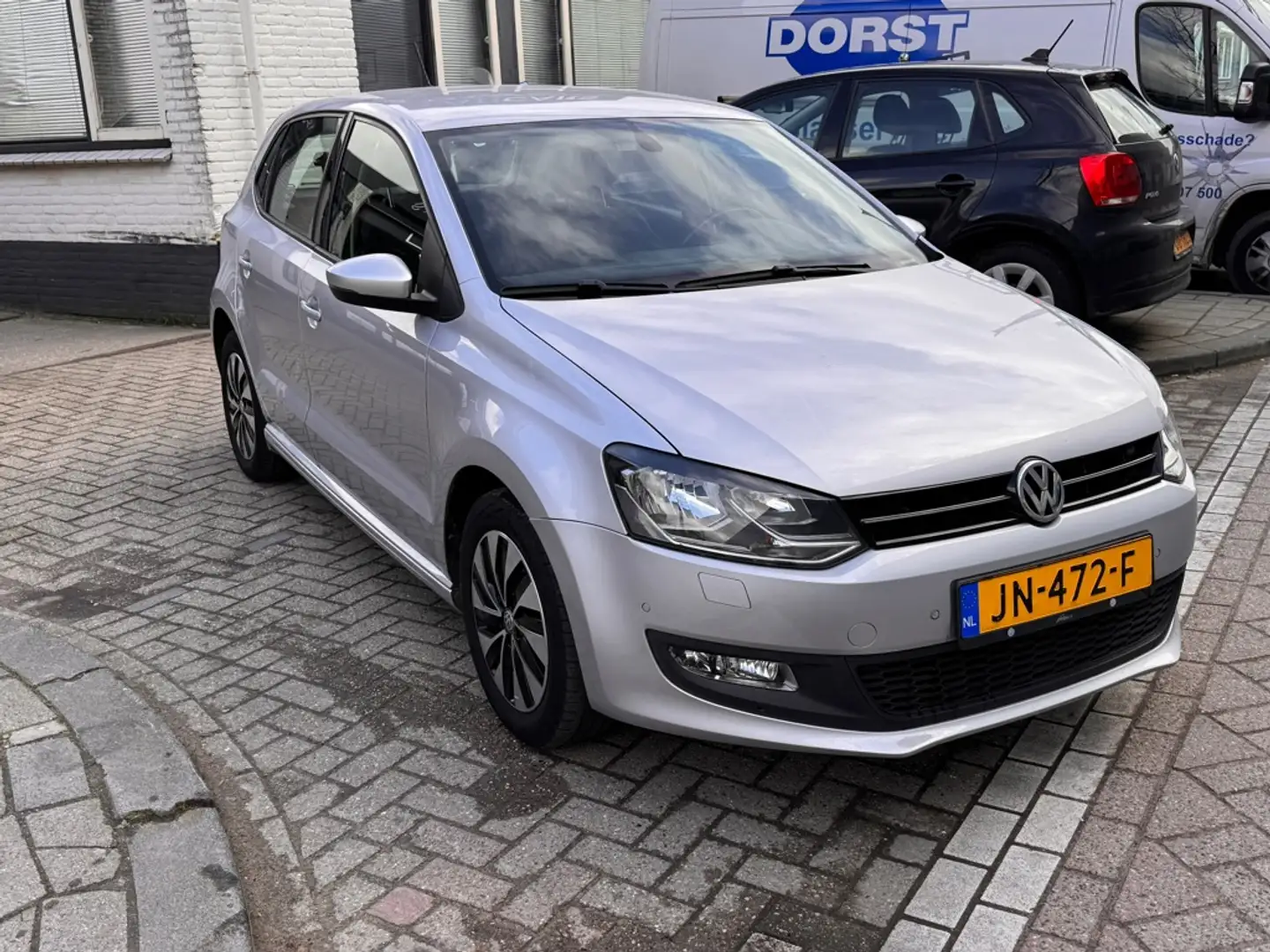 Volkswagen Polo 1.0 BlueMotion Connected Series Grijs - 2