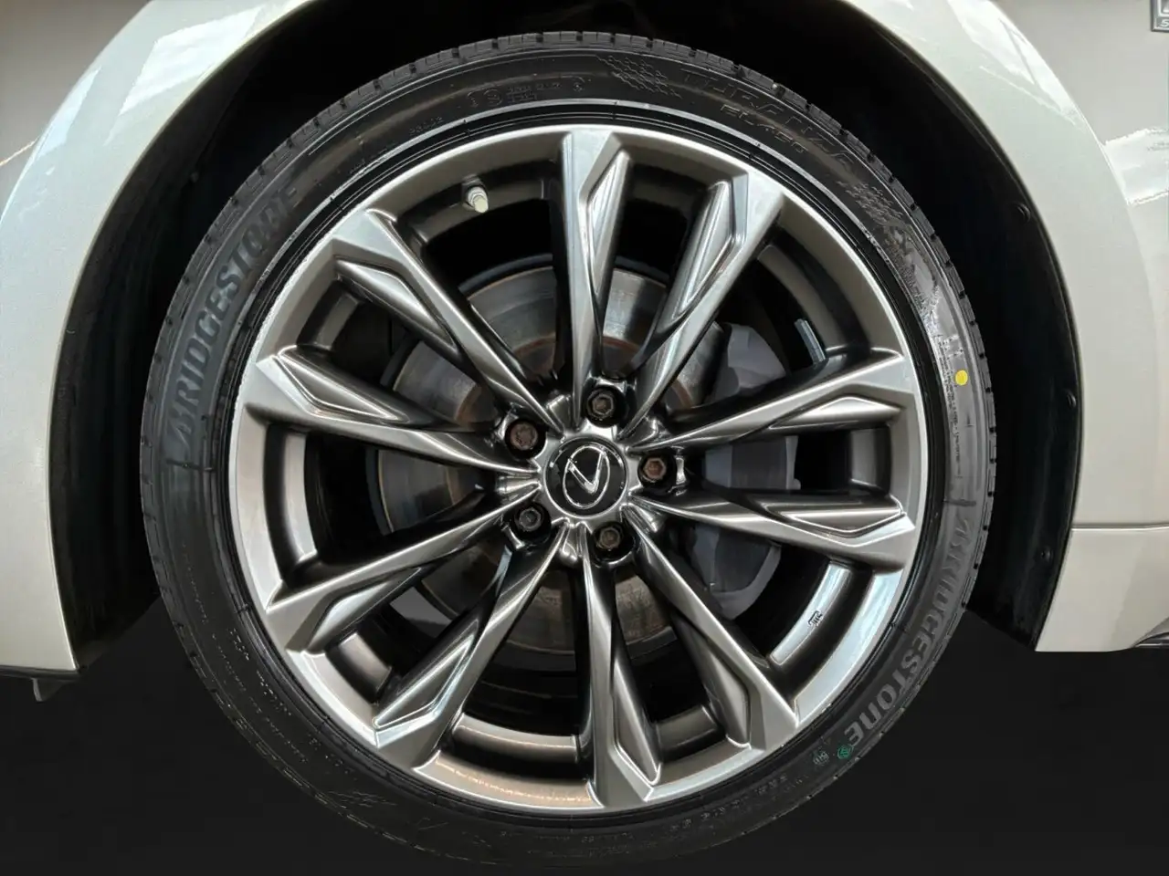 Lexus IS снимка Lexus IS