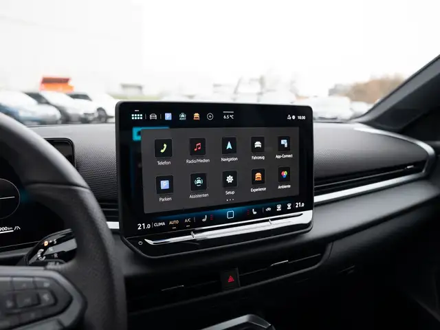 Volkswagen T-Roc view 14
