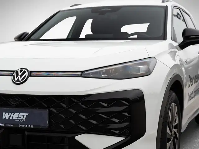 Volkswagen T-Roc view 7