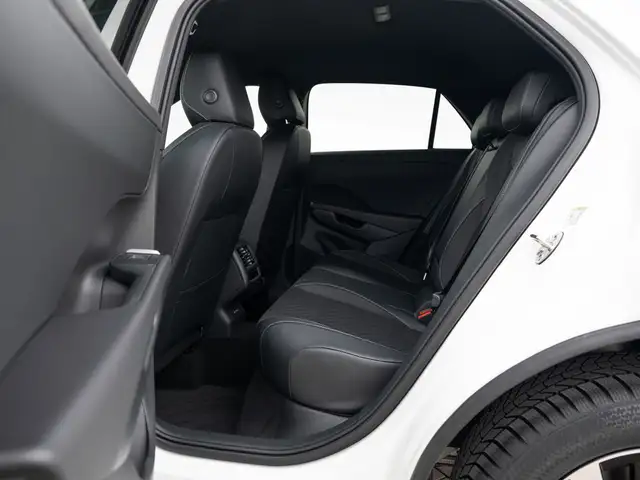 Volkswagen T-Roc view 11