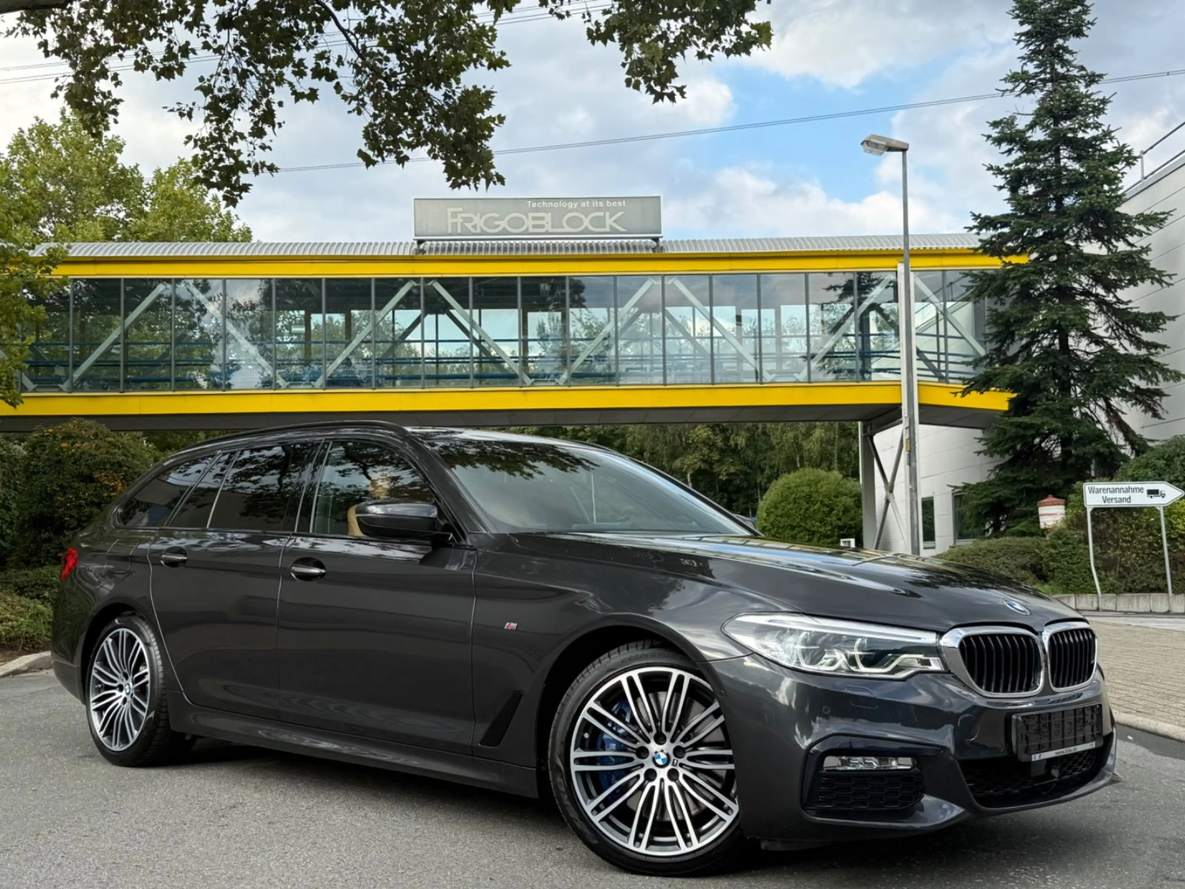 BMW 540 i Touring *M-SPORT*PANO*MEMORY*XDRIVE* — photo 6
