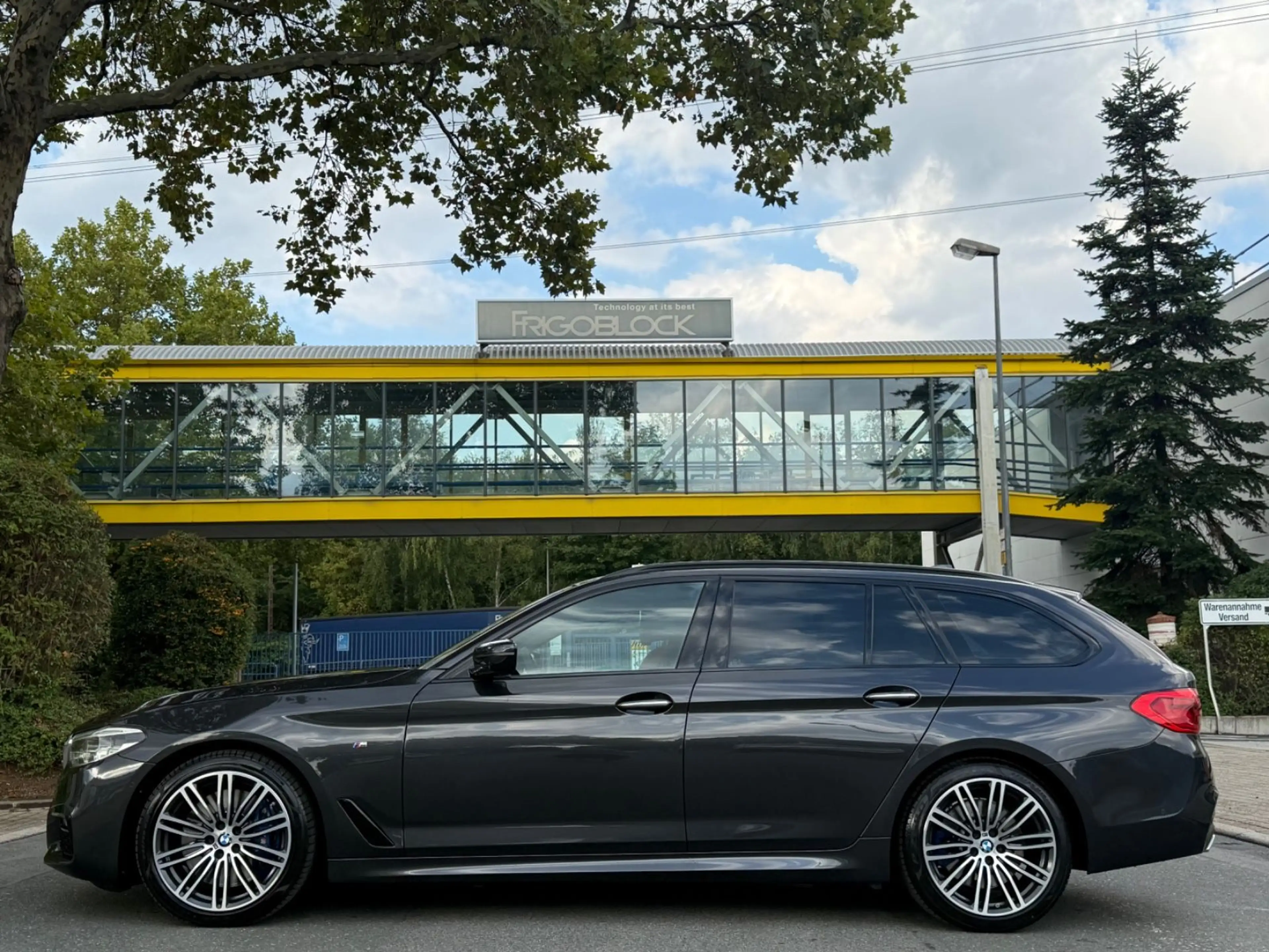 BMW 540 i Touring *M-SPORT*PANO*MEMORY*XDRIVE* — photo 3