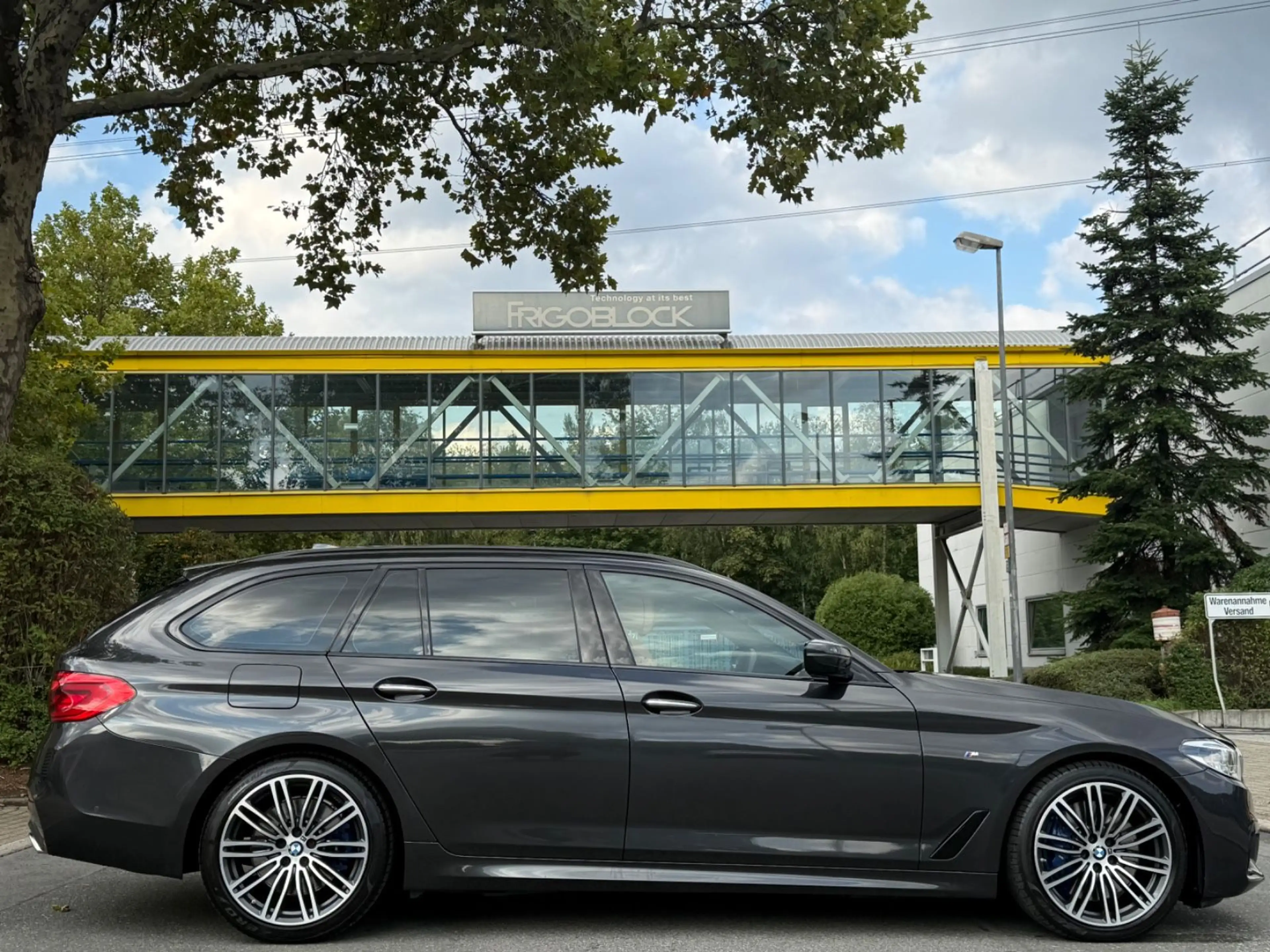 BMW 540 i Touring *M-SPORT*PANO*MEMORY*XDRIVE* — photo 9