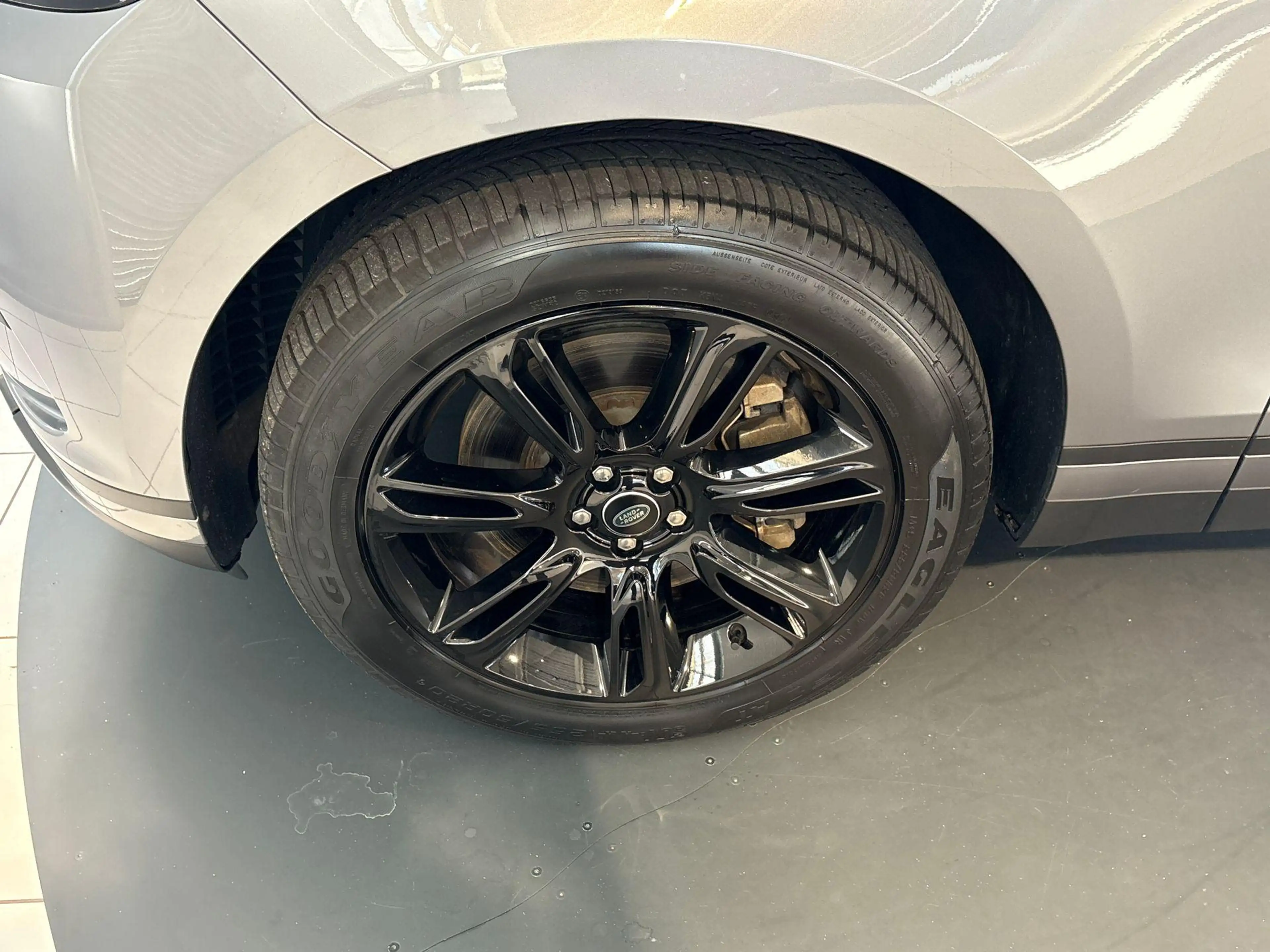 Land Rover Range Rover Velar P400e S | Black Pack | Tow Pack | 20 inch | Contra — photo 21
