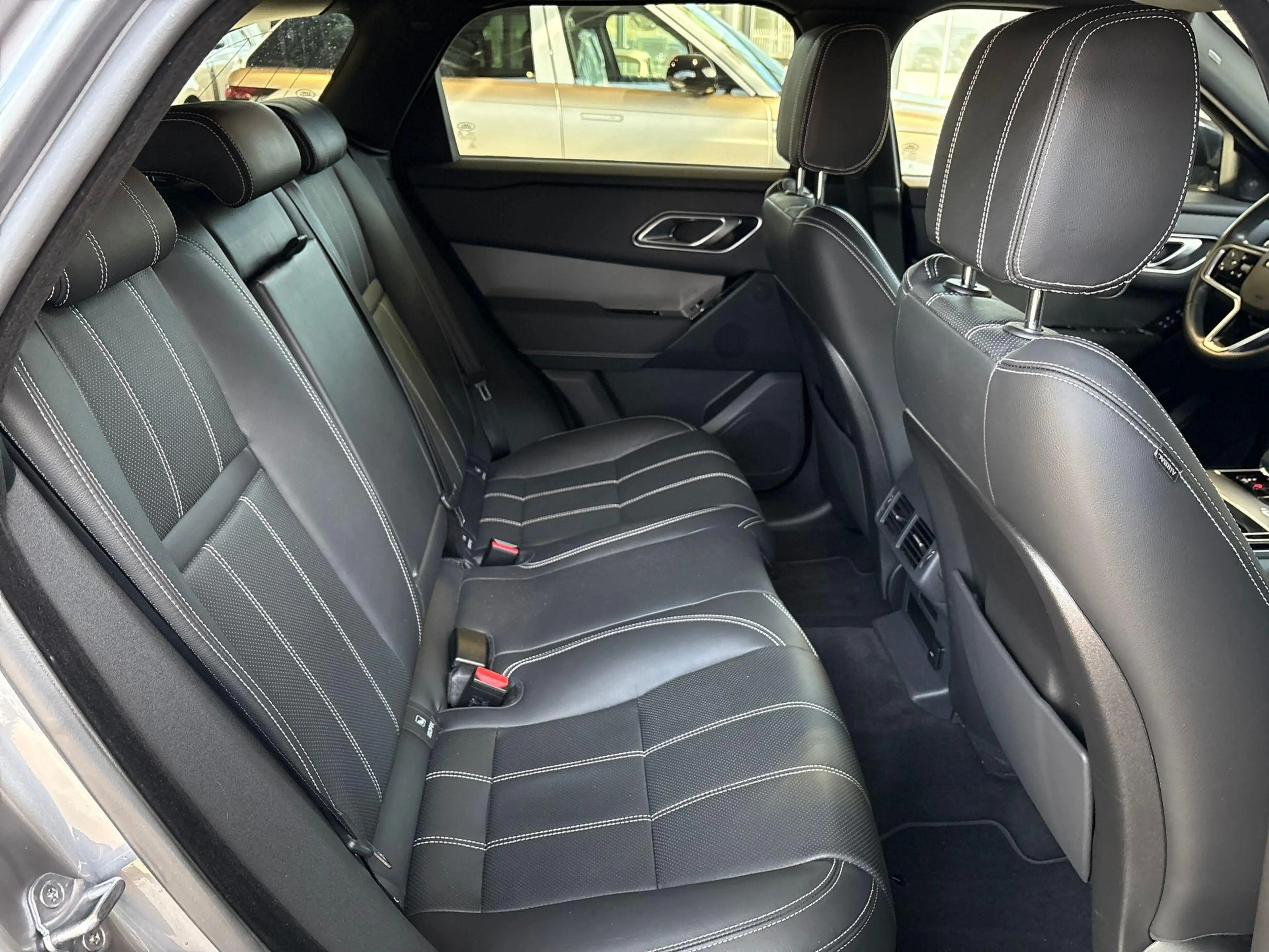 Land Rover Range Rover Velar P400e S | Black Pack | Tow Pack | 20 inch | Contra — photo 14