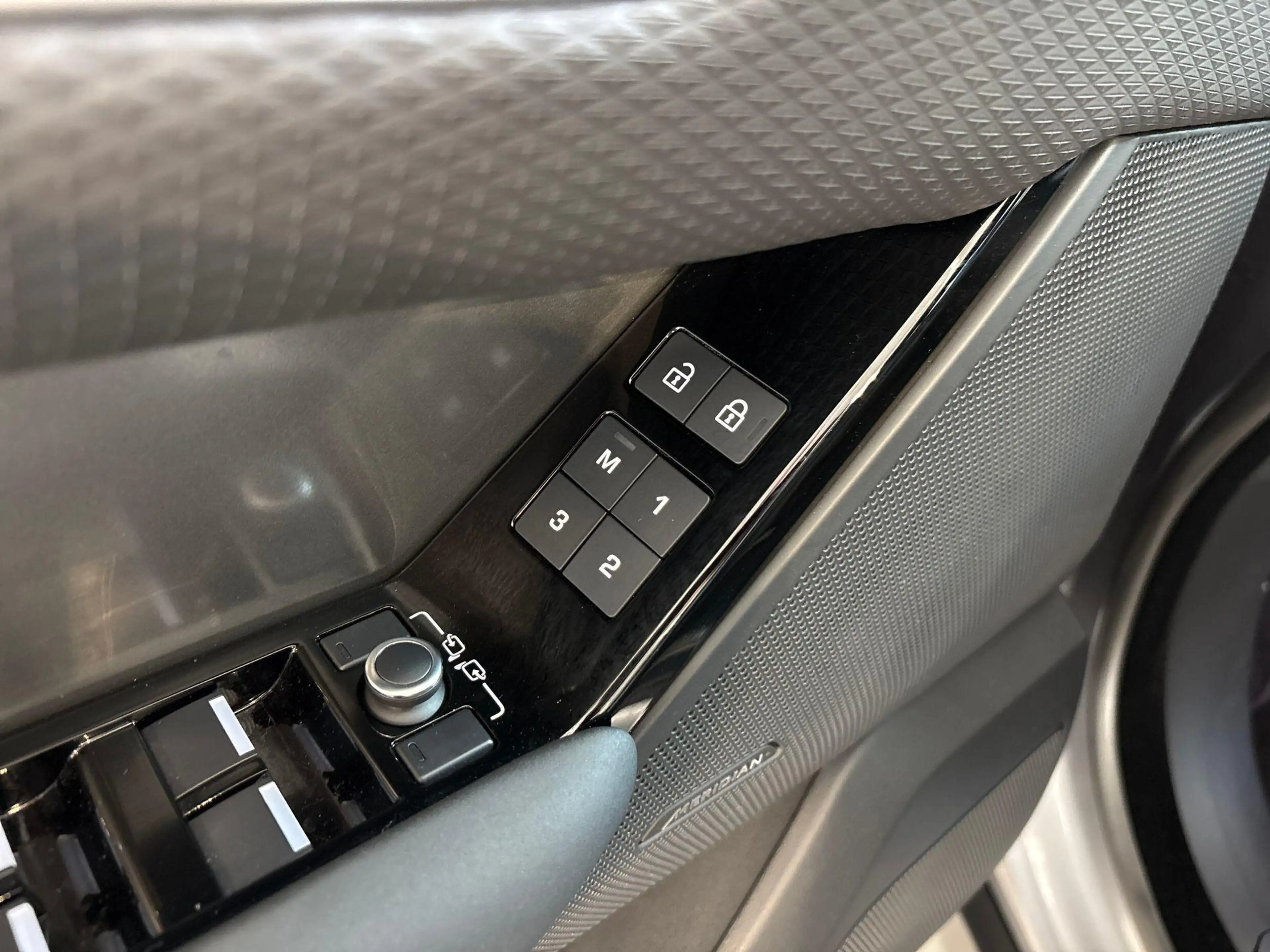 Land Rover Range Rover Velar P400e S | Black Pack | Tow Pack | 20 inch | Contra — photo 12