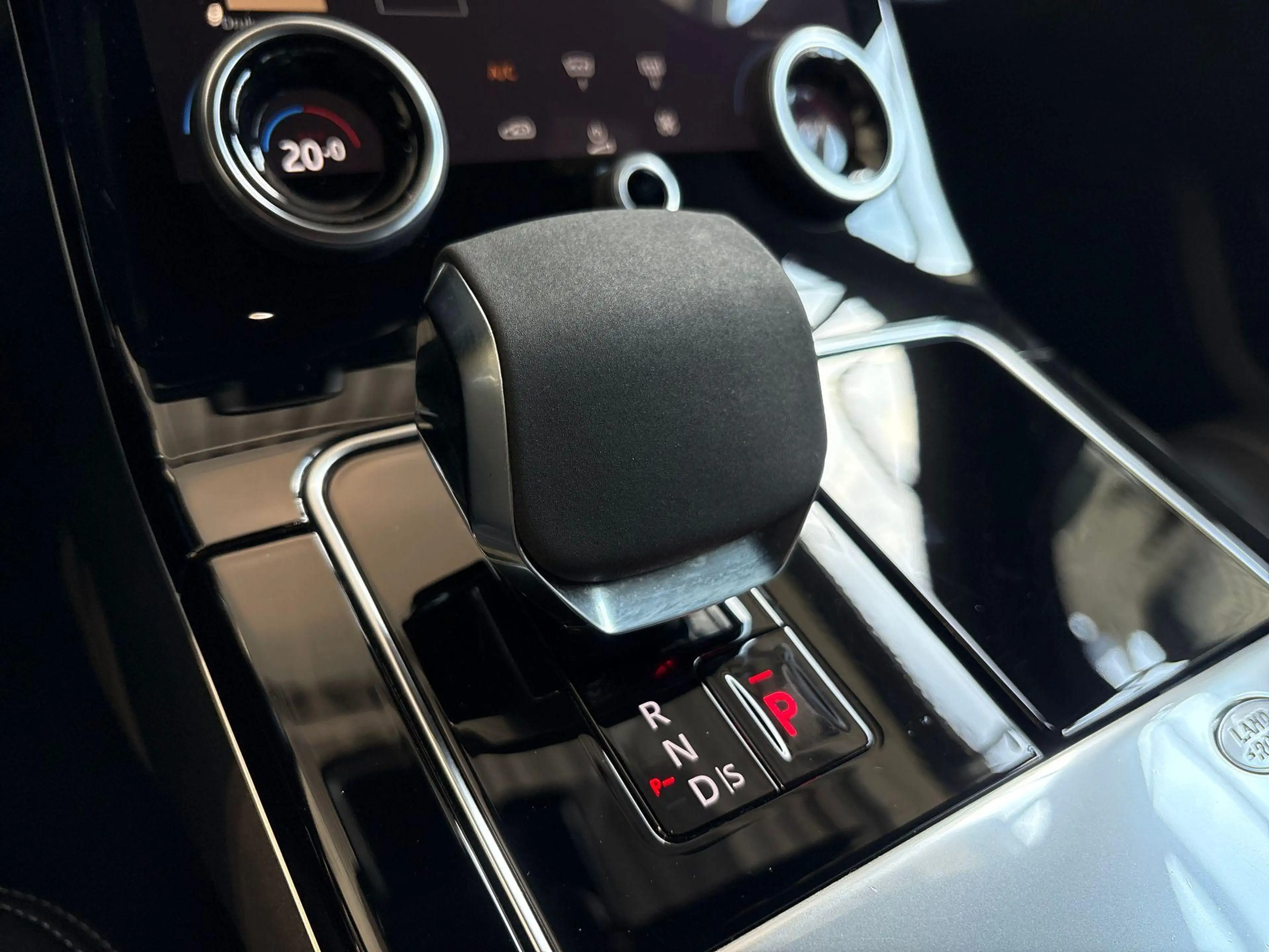 Land Rover Range Rover Velar P400e S | Black Pack | Tow Pack | 20 inch | Contra — photo 15