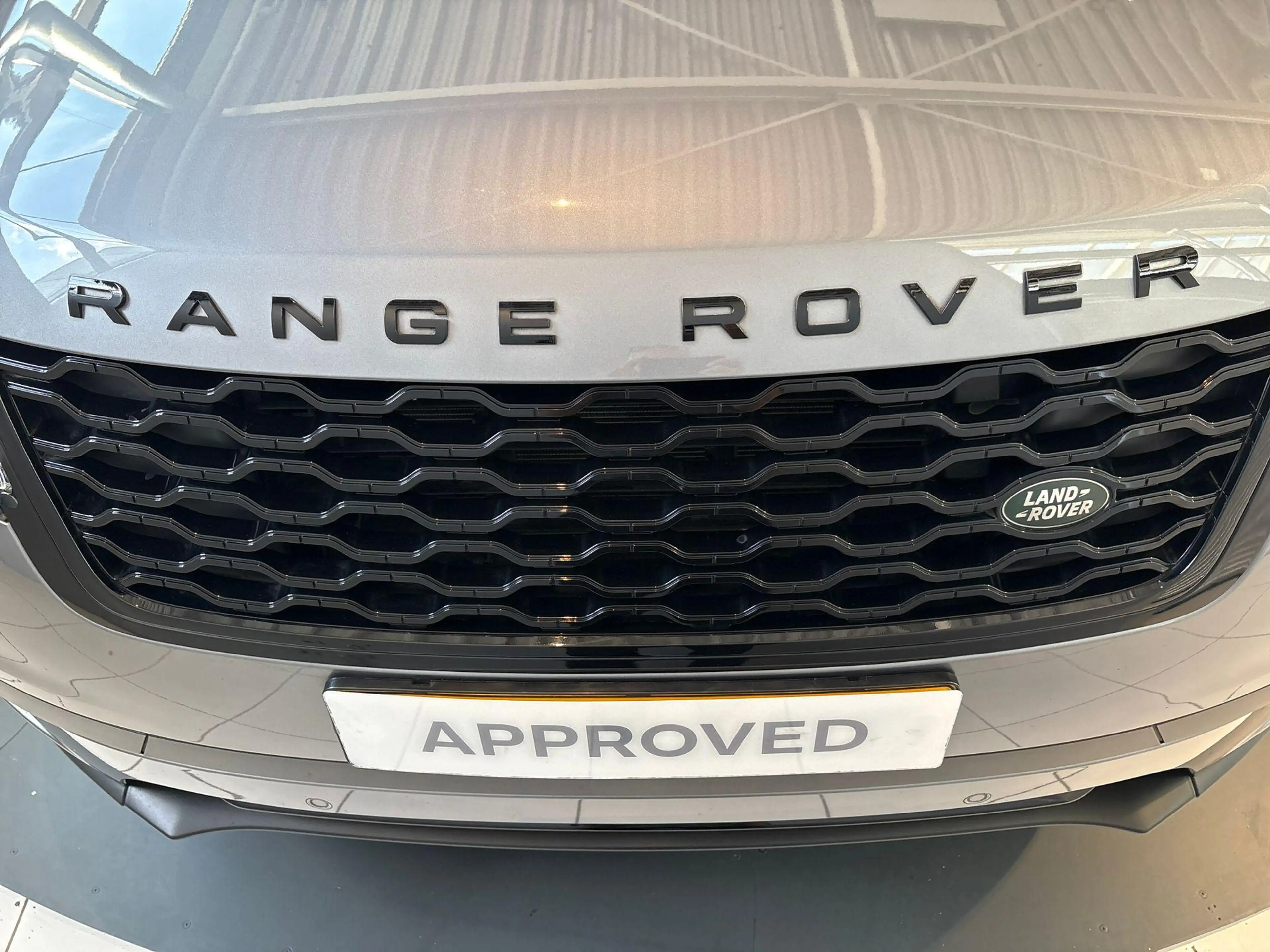 Land Rover Range Rover Velar P400e S | Black Pack | Tow Pack | 20 inch | Contra — photo 23