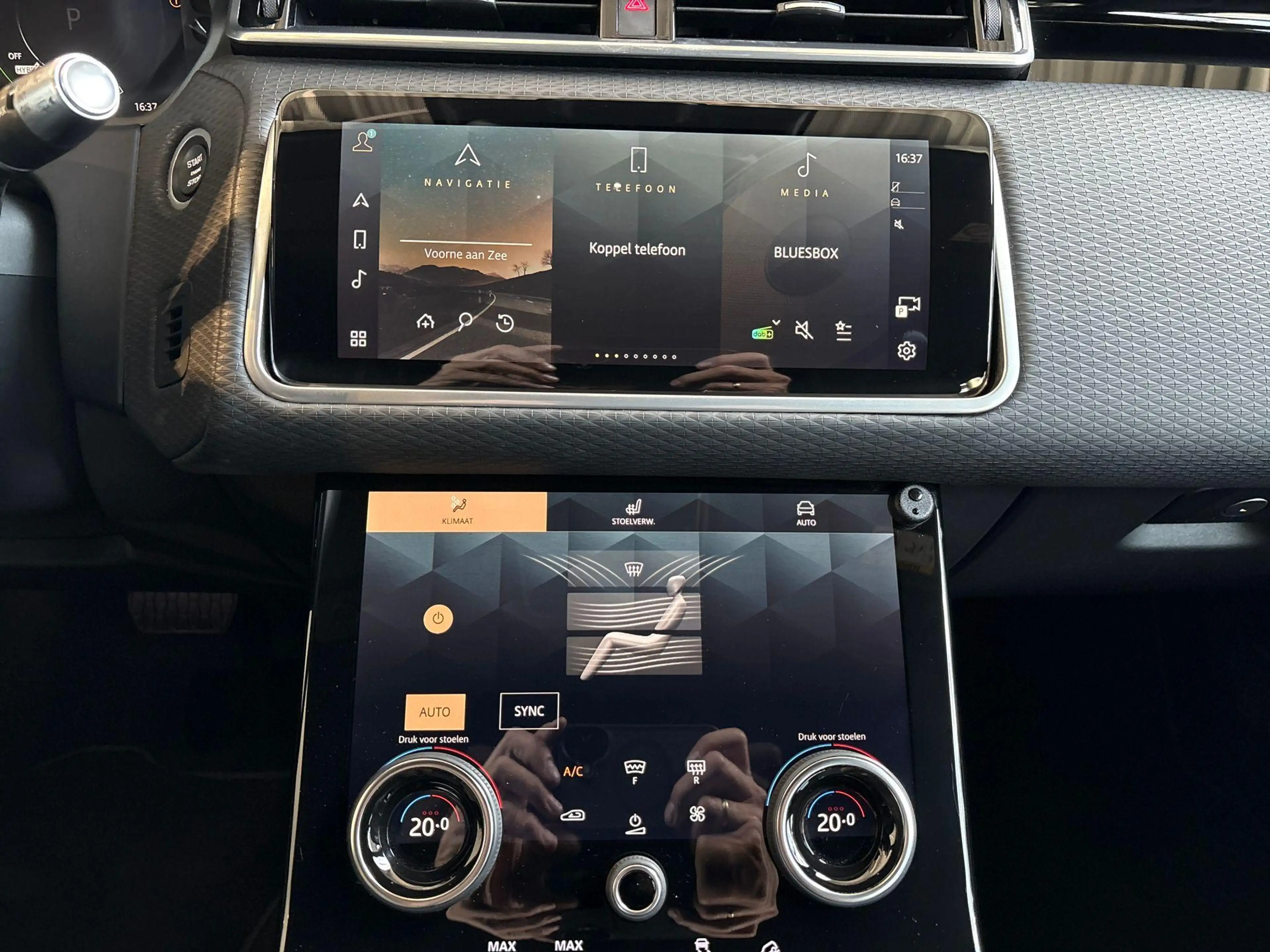 Land Rover Range Rover Velar P400e S | Black Pack | Tow Pack | 20 inch | Contra — photo 4