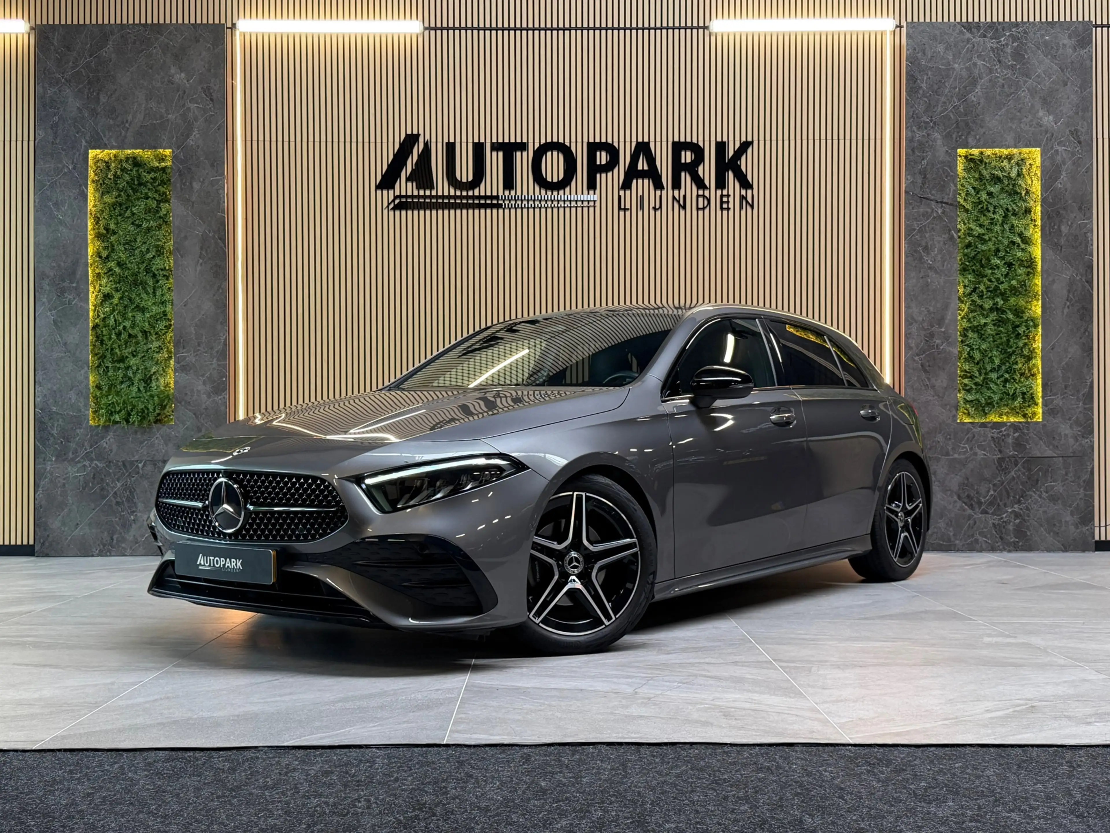 Mercedes-Benz A 180 AMG Line BTW|GARANTIE|CAMERA|NIGHTPAKKET|DODEHOEK|