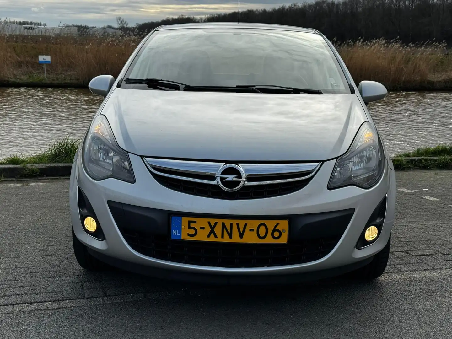 Opel Corsa 1.2-16V Business+ AUTOMAAT/ NAVI / CLIMATECONTROLE Grau - 2
