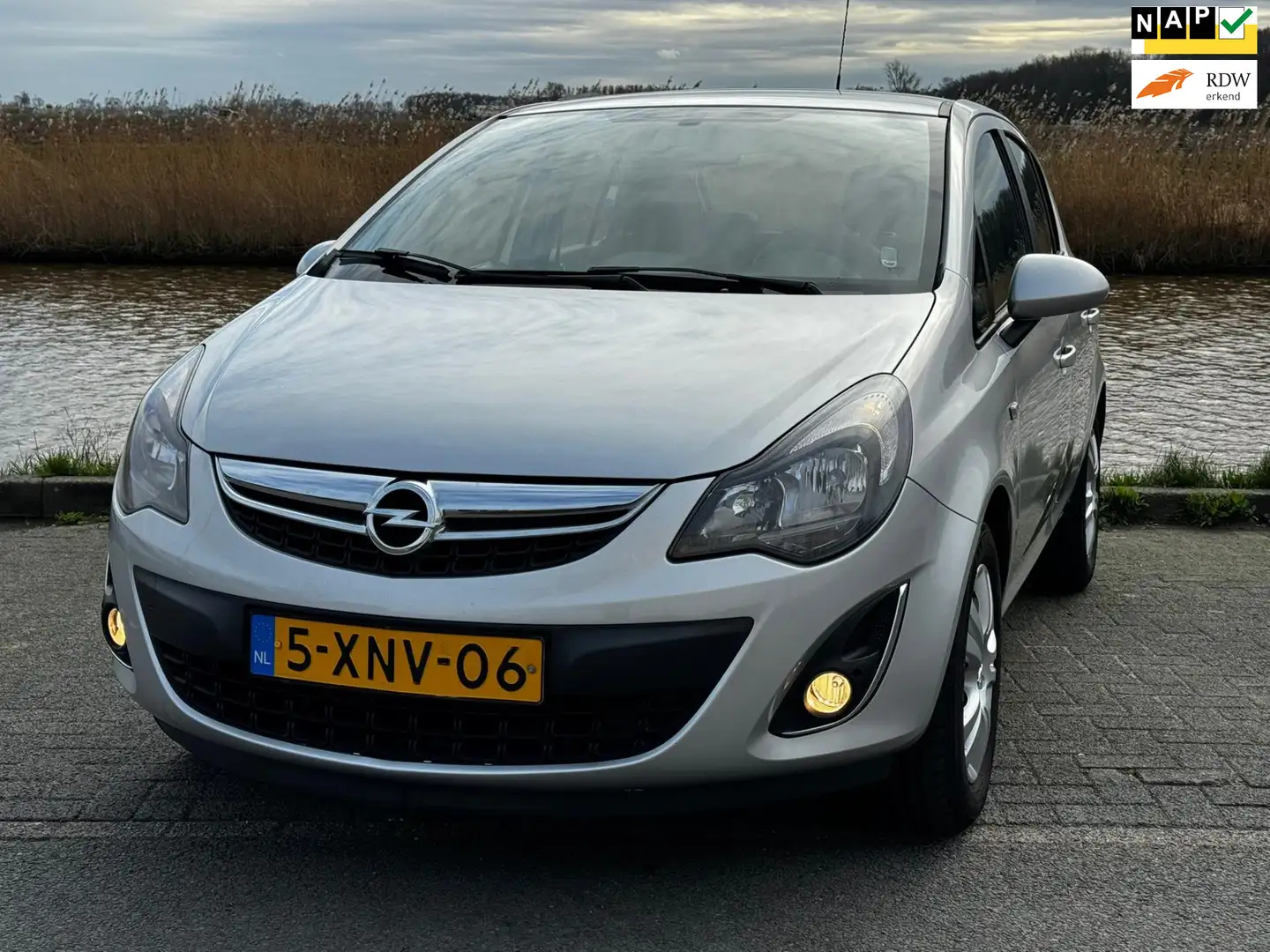 Opel Corsa 1.2-16V Business+ AUTOMAAT/ NAVI / CLIMATECONTROLE Grau - 1