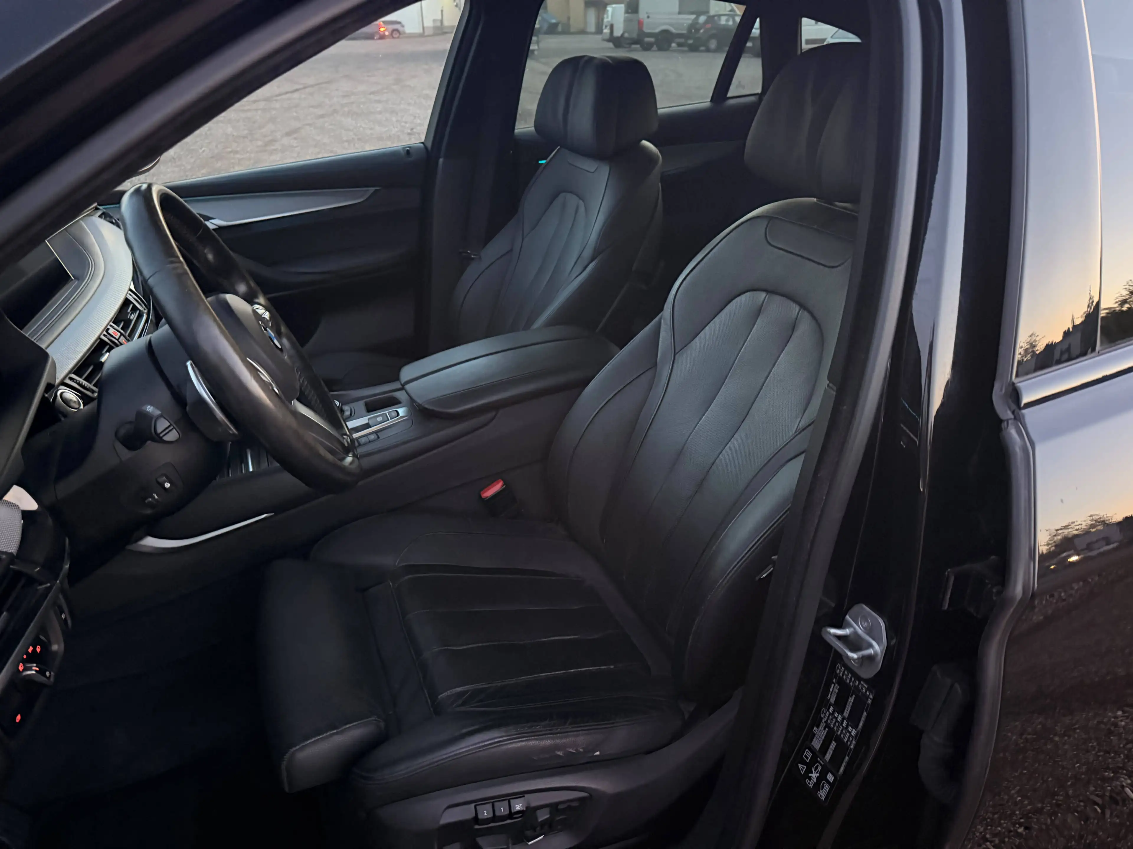 BMW X6 X6 xDrive M50i 360 Nachtsicht AHK Vollausstattung — photo 9