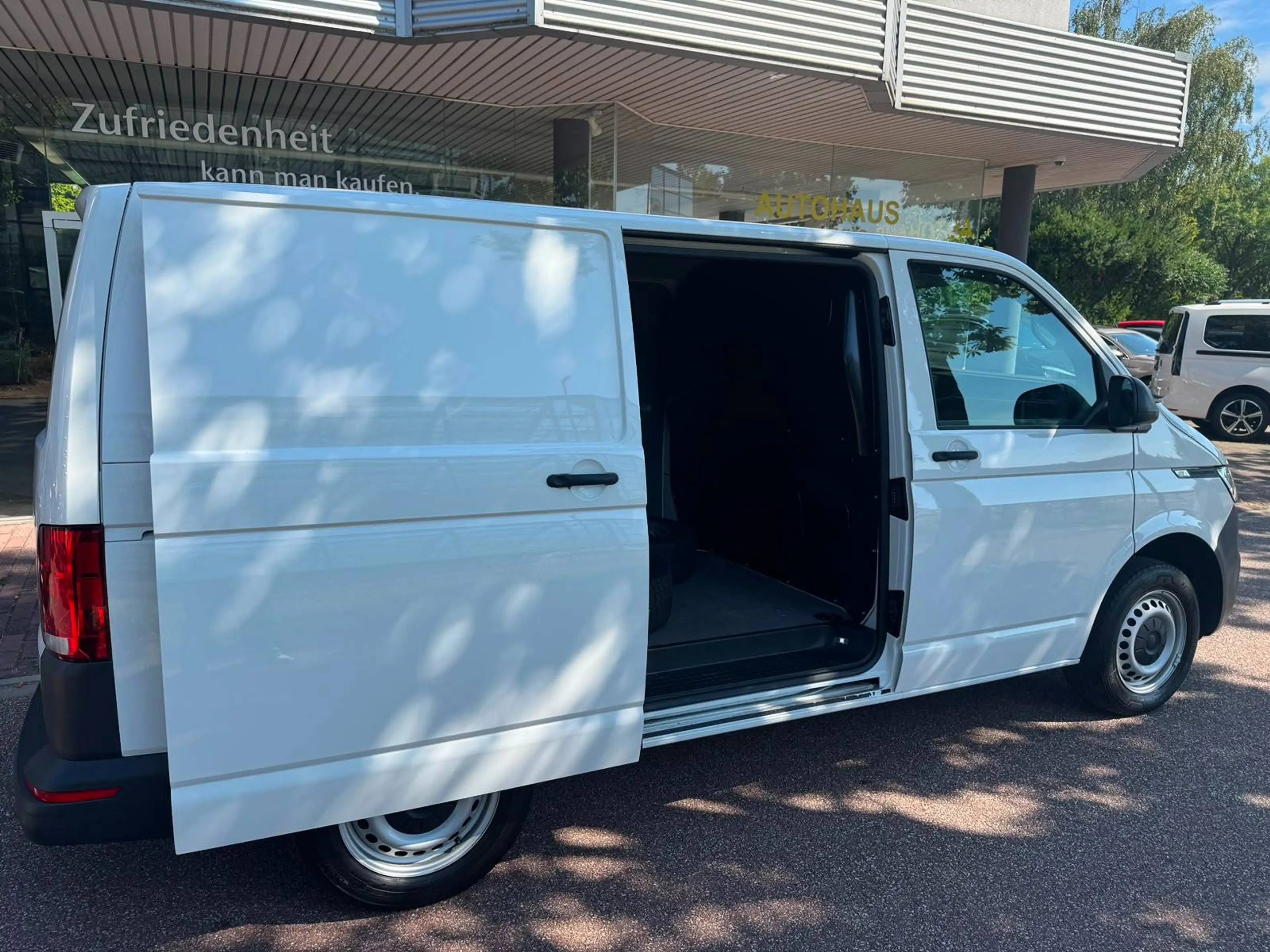 Volkswagen T6.1 Transporter FWD Standh/Sitzh/3-Sitz/Carplay/Kamera — photo 9
