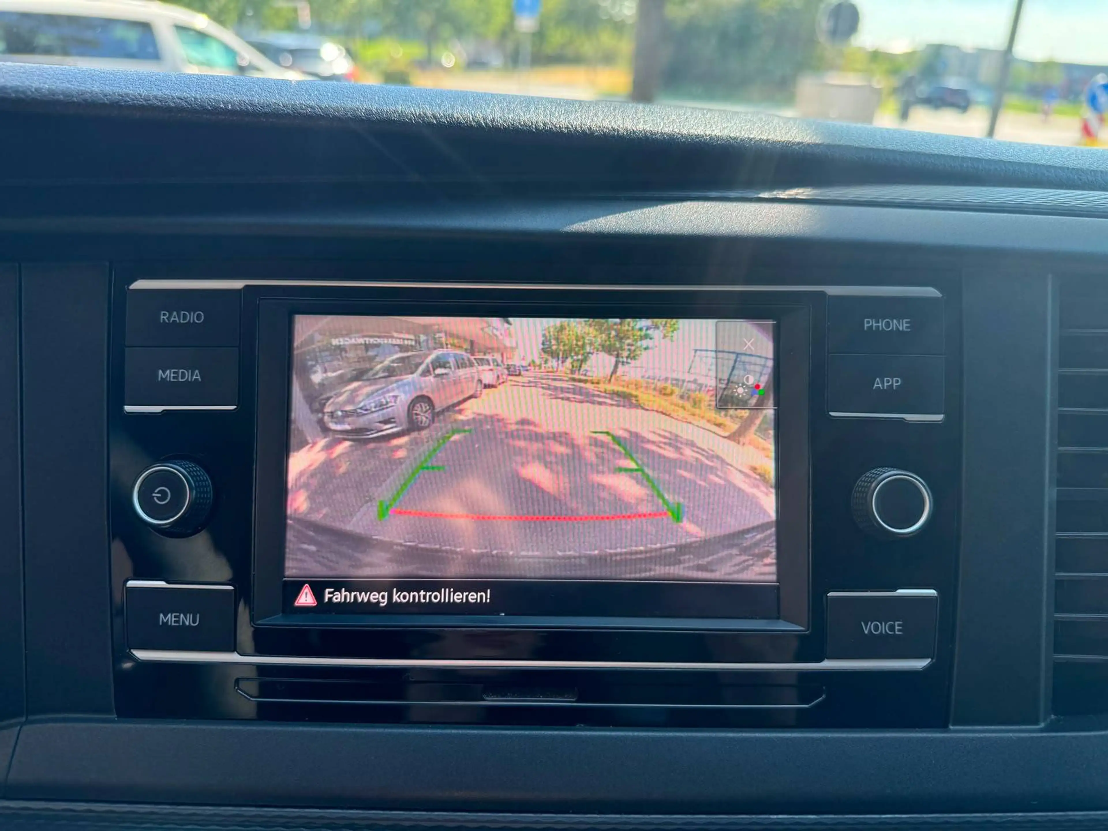 Volkswagen T6.1 Transporter FWD Standh/Sitzh/3-Sitz/Carplay/Kamera — photo 6