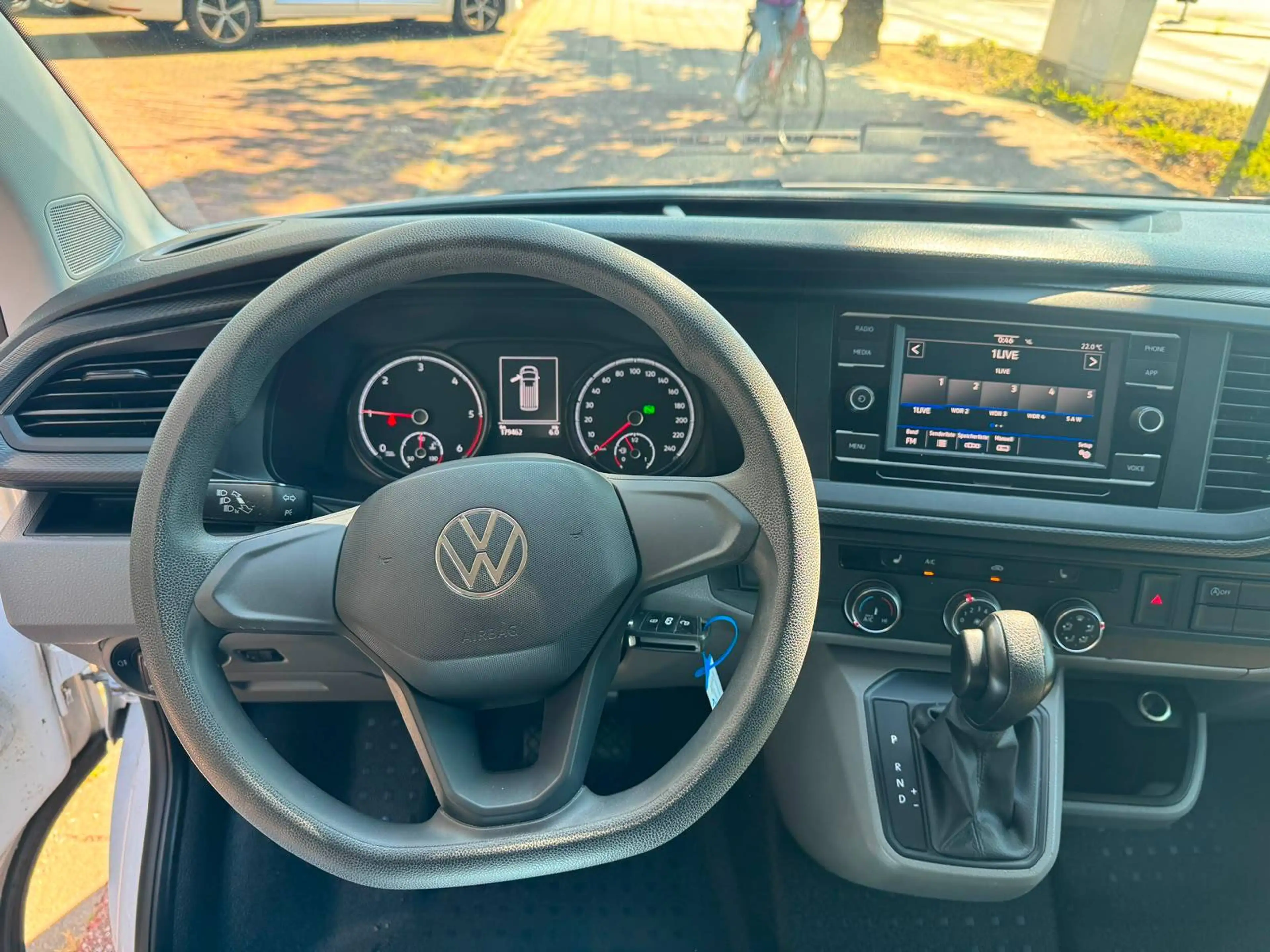 Volkswagen T6.1 Transporter FWD Standh/Sitzh/3-Sitz/Carplay/Kamera — photo 5