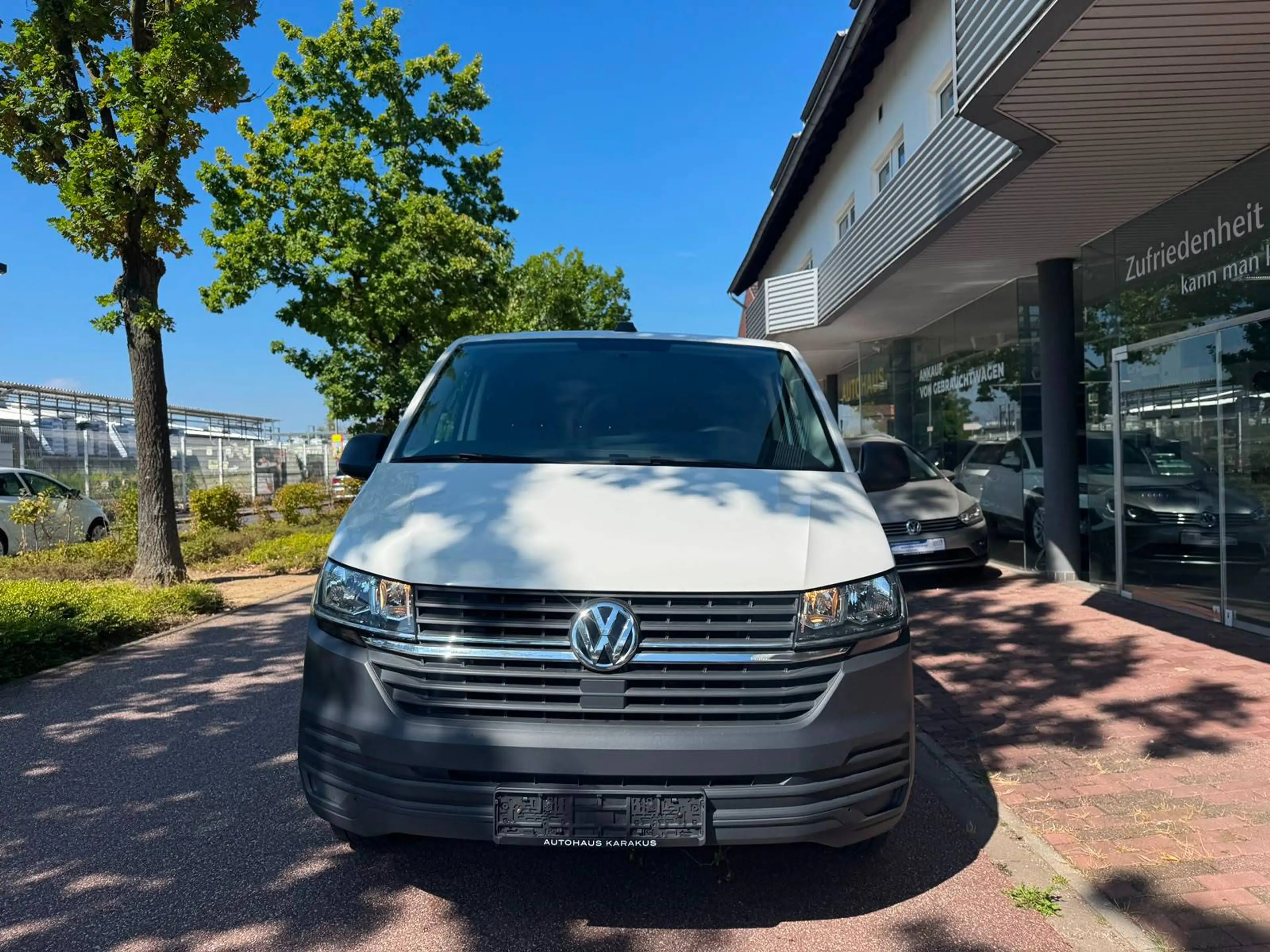 Volkswagen T6.1 Transporter FWD Standh/Sitzh/3-Sitz/Carplay/Kamera — photo 3