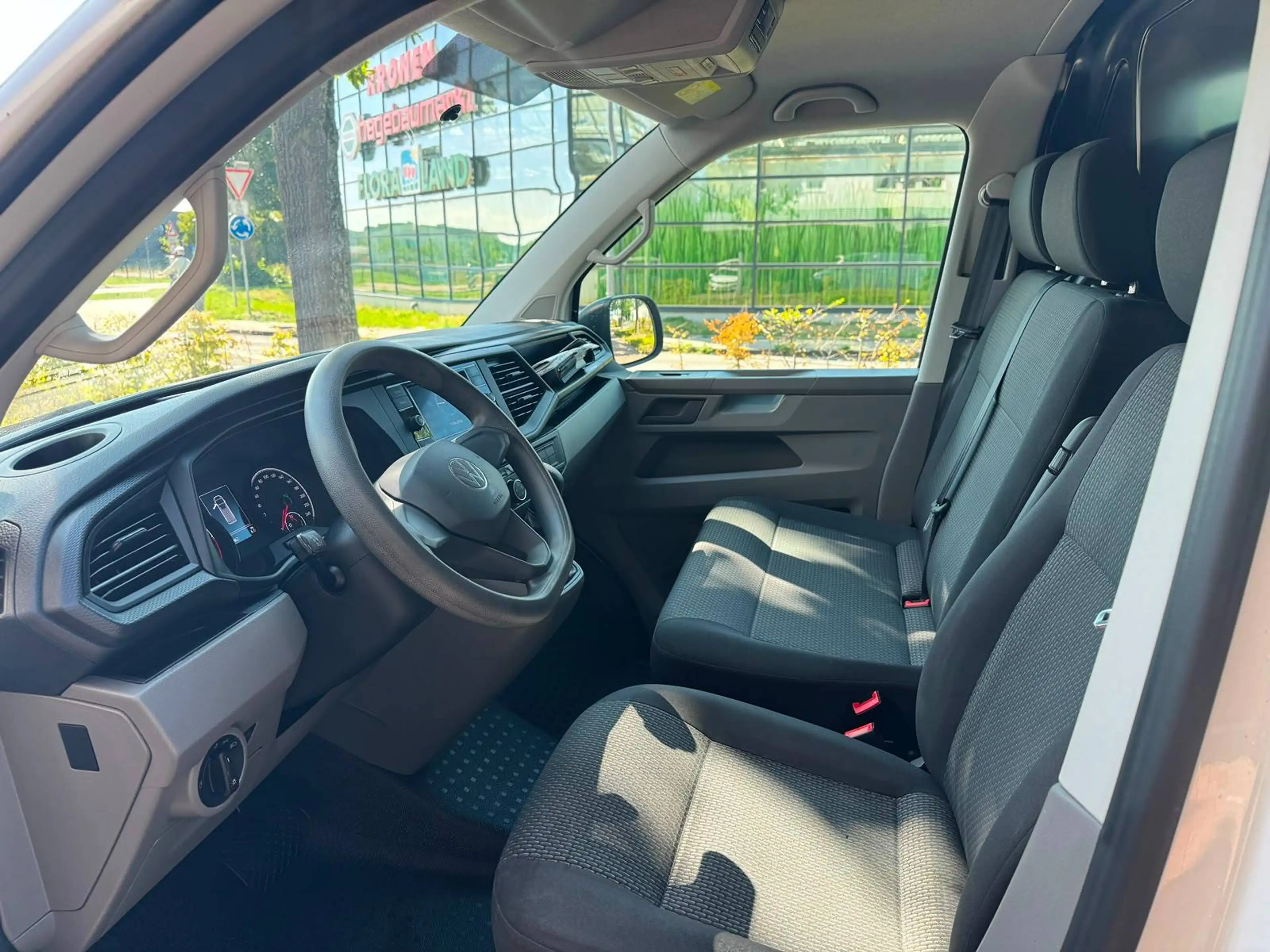 Volkswagen T6.1 Transporter FWD Standh/Sitzh/3-Sitz/Carplay/Kamera — photo 10