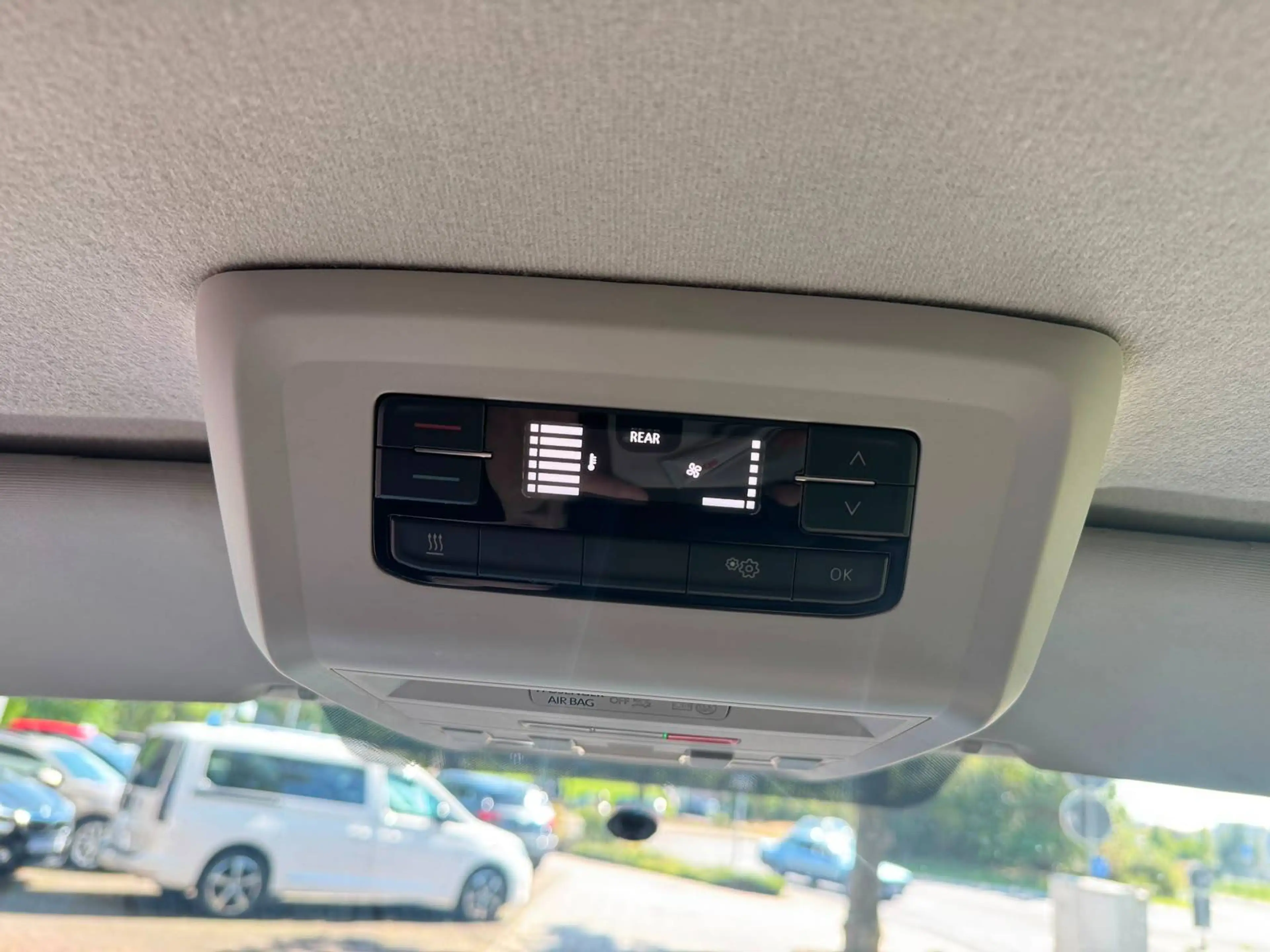 Volkswagen T6.1 Transporter FWD Standh/Sitzh/3-Sitz/Carplay/Kamera — photo 7